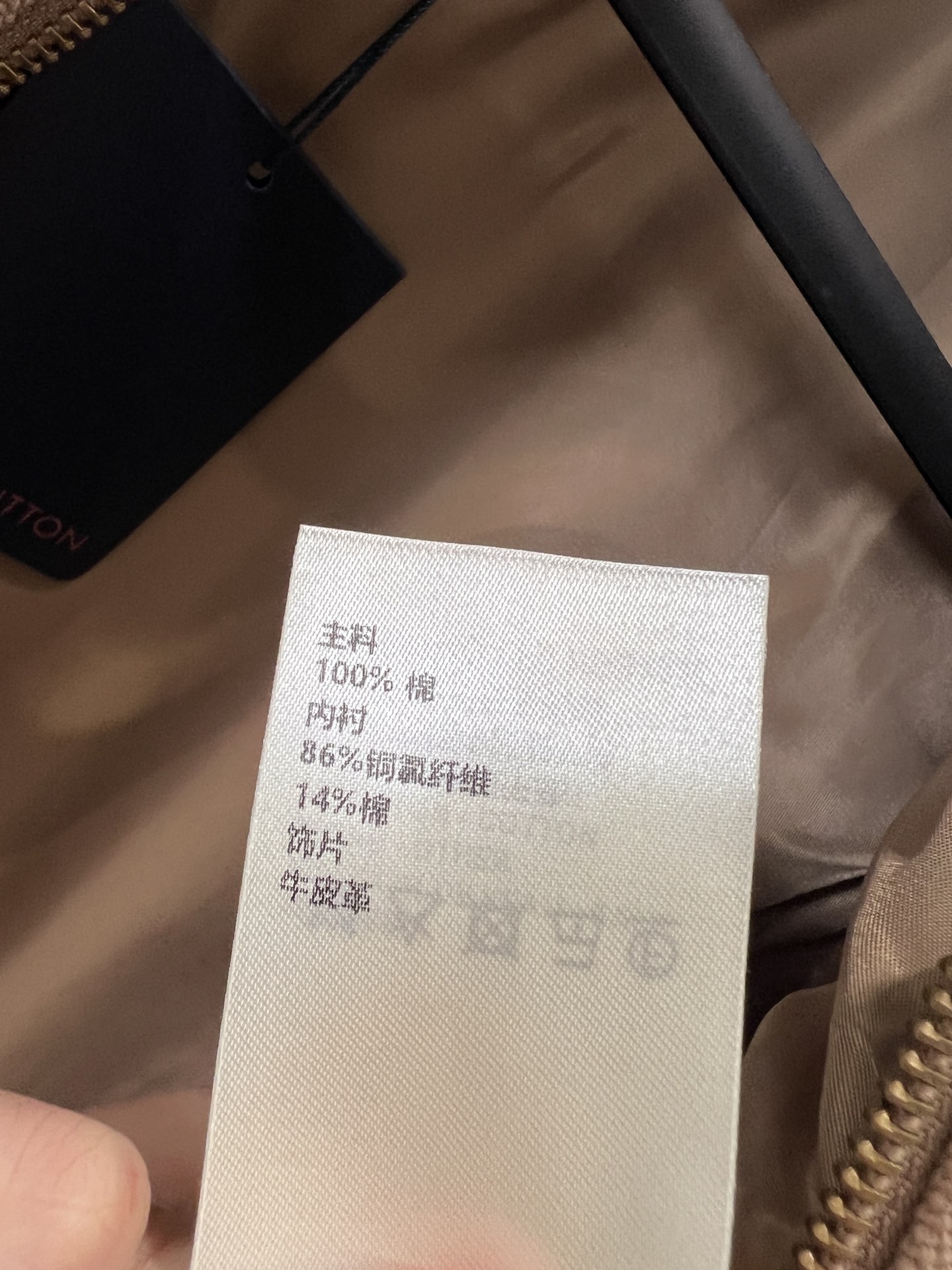 High-Quality Women’s Suit with LV Logo Details for Spring Fashion Collection - 图片 8