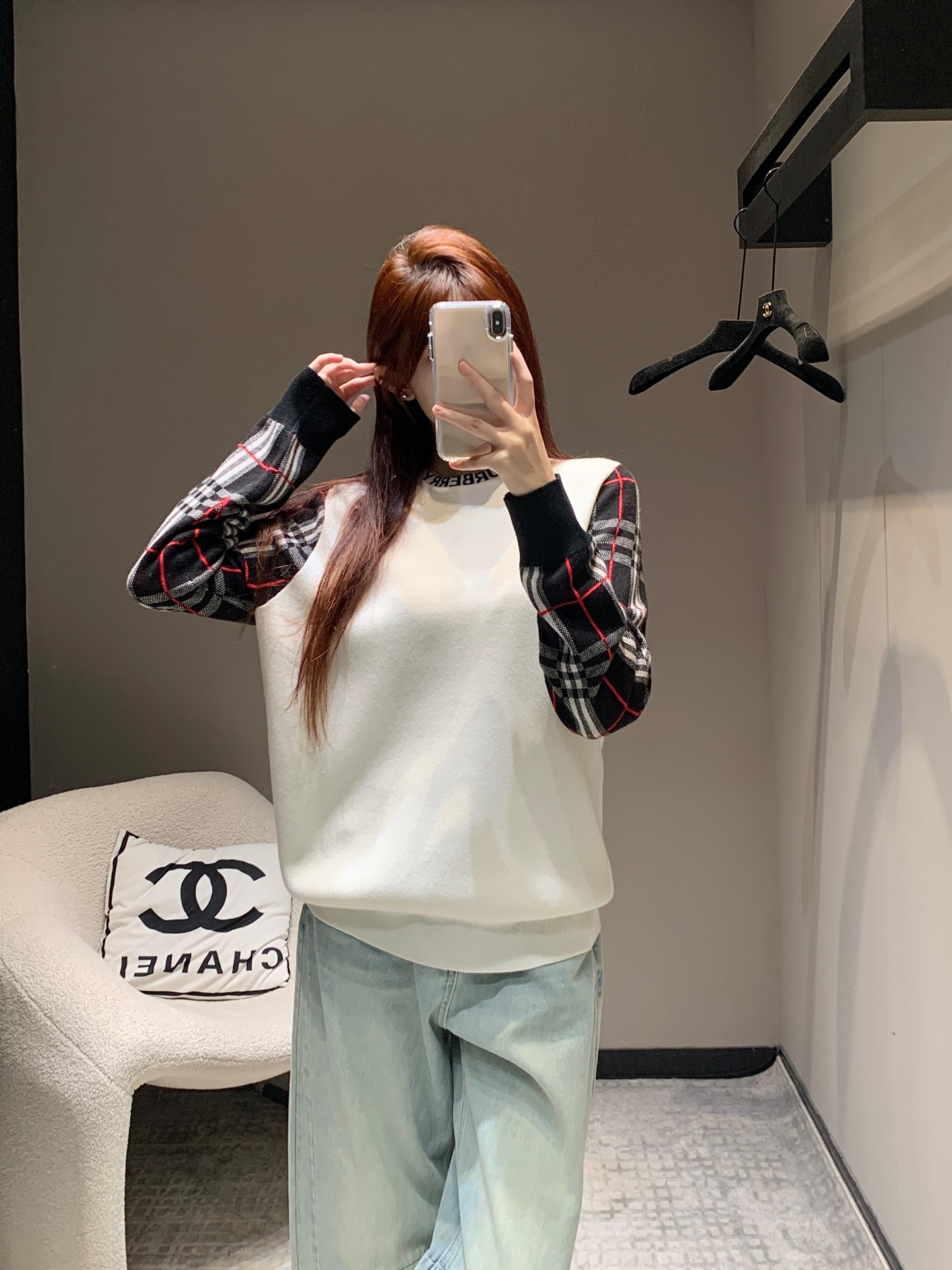 NO:317247,Buy Burbe*ry 25Ss early spring new style plaid spliced ​​long-sleeved round neck sweater | Exclusive high-end production!  Wool yarn weaving, with excellent texture, iconic plaid patterns on both sides of sleeves, contrasting collar letter logos to highlight the brand tone, neckline cuffs and hem, elastic knitted threaded edges, making it easier to put on and take off, the first choice for fashionable and advanced experts!  S/M/L, Burberry, Sweaters, Alexander wang19860909批Burbe*ry 25Ss早春新款 格子拼接长袖圆领毛衣丨独家高版出品！羊毛纱线织造 质感上乘 两侧袖边标志性格纹图案 领口撞色字母logo 彰显品牌调性 领口袖口和下摆 作弹性针织螺纹包边 穿脱更方便协调 时髦高阶达人首选！现货发售S/M/L,,burberry,sweaters,alexander wang,Women's clothing