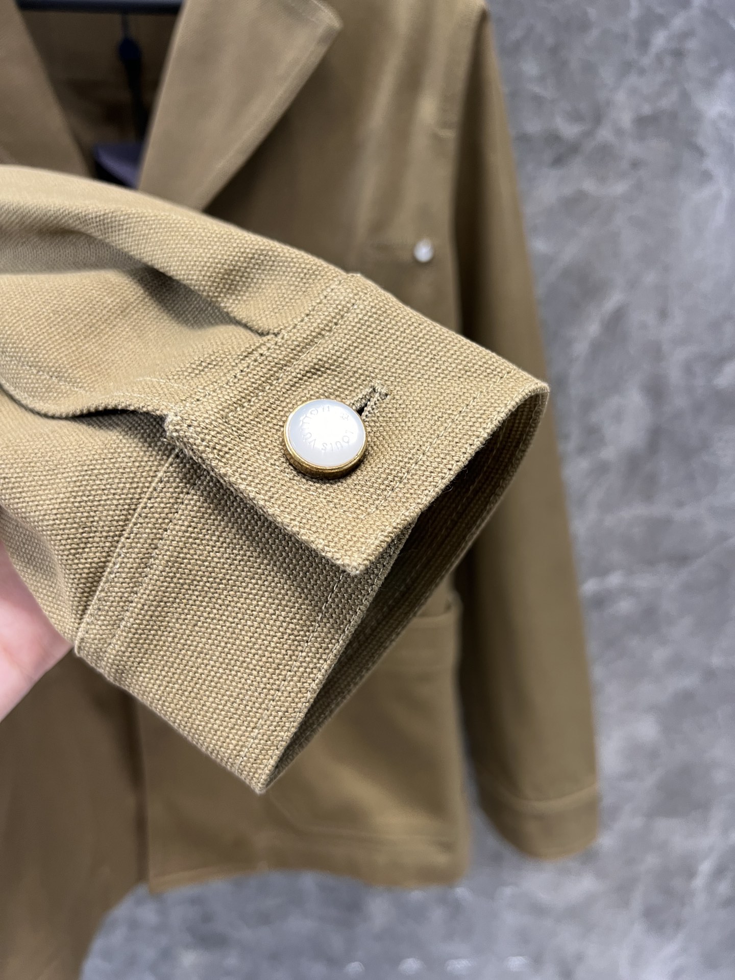 High-Quality Women’s Suit with Louis Vuitton Logo: Exclusive and Stylish Spring Jacket - 图片 7