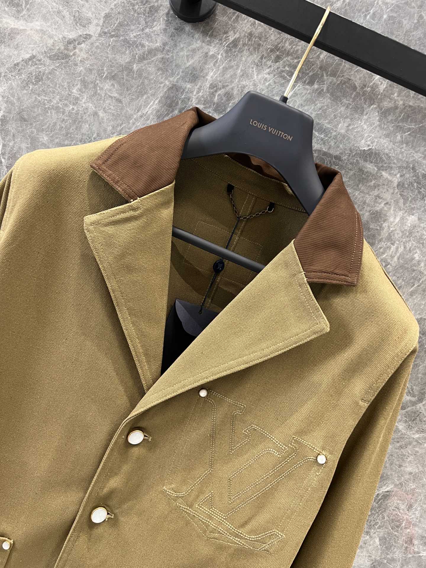 High-Quality Women’s Suit with Louis Vuitton Logo: Exclusive and Stylish Spring Jacket - 图片 4