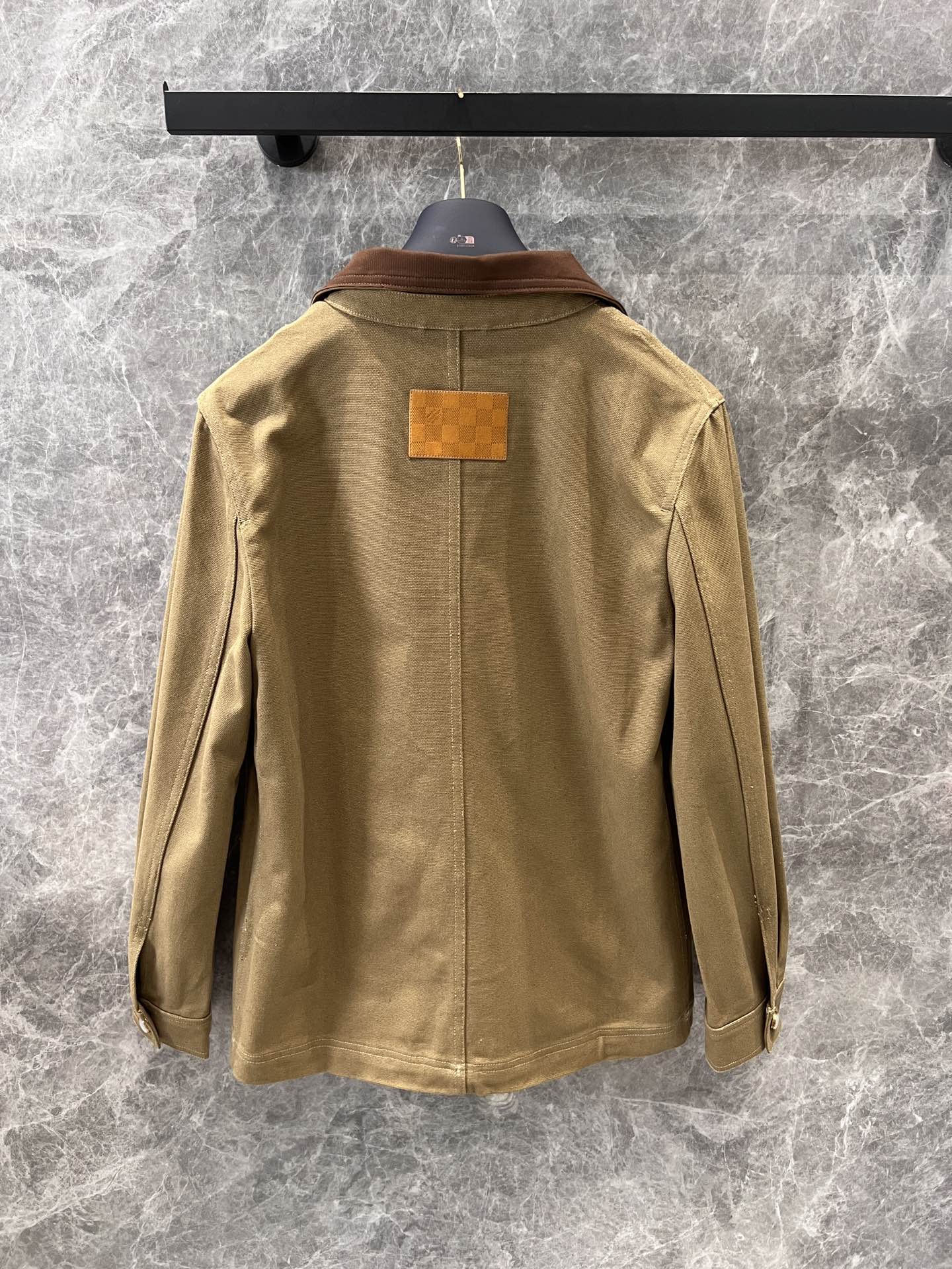 High-Quality Women’s Suit with Louis Vuitton Logo: Exclusive and Stylish Spring Jacket - 图片 3