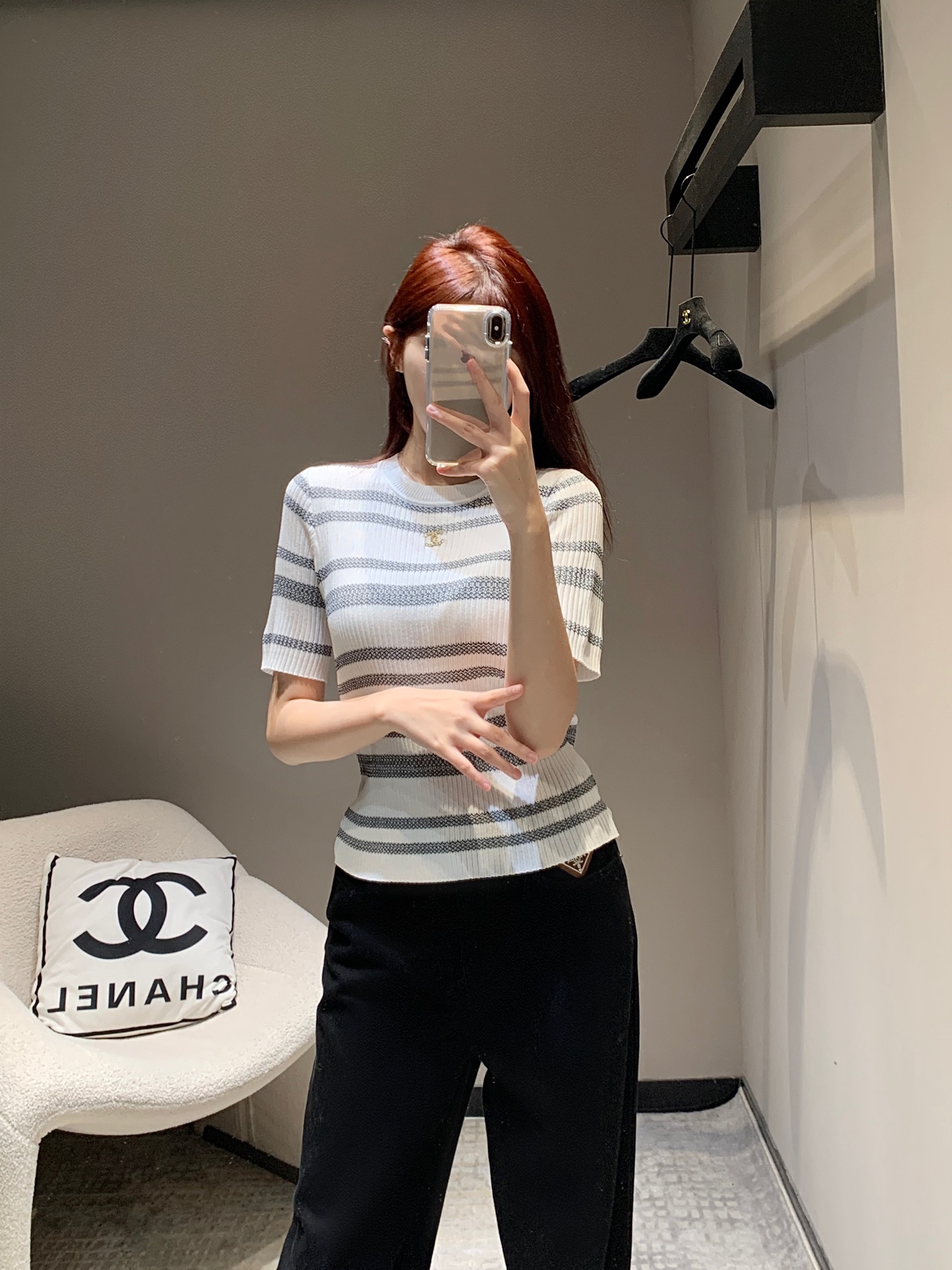 NO:309284,Chane* 25Ss Spring and Summer New Style Contrast Striped Knitted Short-Sleeve Top丨Exclusive High-Performance!  The contrasting color matching is very beautiful to create a fashionable and high-end temperament item, worry-free and upgraded the level of outfits, and a high-end and fashionable feeling up!  Workmanship quality depends on the details. S/M/L is available in stock, chanel, T-shirt, alexander wang19860909批Chane* 25Ss春夏新款 撞色条纹针织短袖上衣丨独家高版出品！撞色配色巨好看打造出时髦高级的气质单品,无忧抬升穿搭层次,高级时髦感up！做工品质看细节.现货发售S/M/L,,chanel,T-shirt,alexander wang,Women's clothing