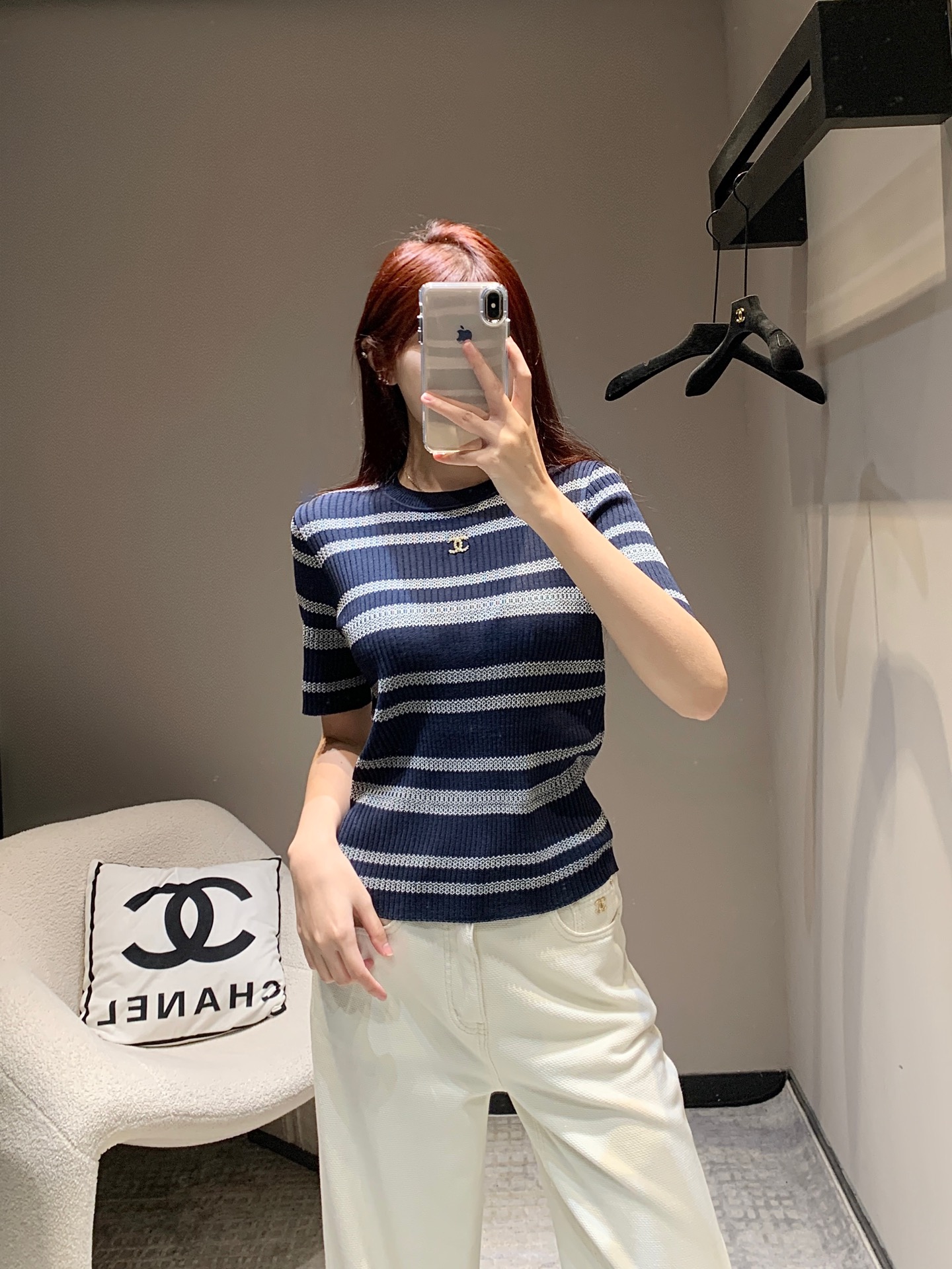 NO:309281,Chane* 25Ss Spring and Summer New Style Contrast Striped Knitted Short-Sleeve Top丨Exclusive High-Performance!  The contrasting color matching is very beautiful to create a fashionable and high-end temperament item, worry-free and upgraded the level of outfits, and a high-end and fashionable feeling up!  Workmanship quality depends on the details. S/M/L is available in stock, chanel, T-shirt, alexander wang19860909批Chane* 25Ss春夏新款 撞色条纹针织短袖上衣丨独家高版出品！撞色配色巨好看打造出时髦高级的气质单品,无忧抬升穿搭层次,高级时髦感up！做工品质看细节.现货发售S/M/L,,chanel,T-shirt,alexander wang,Women's clothing