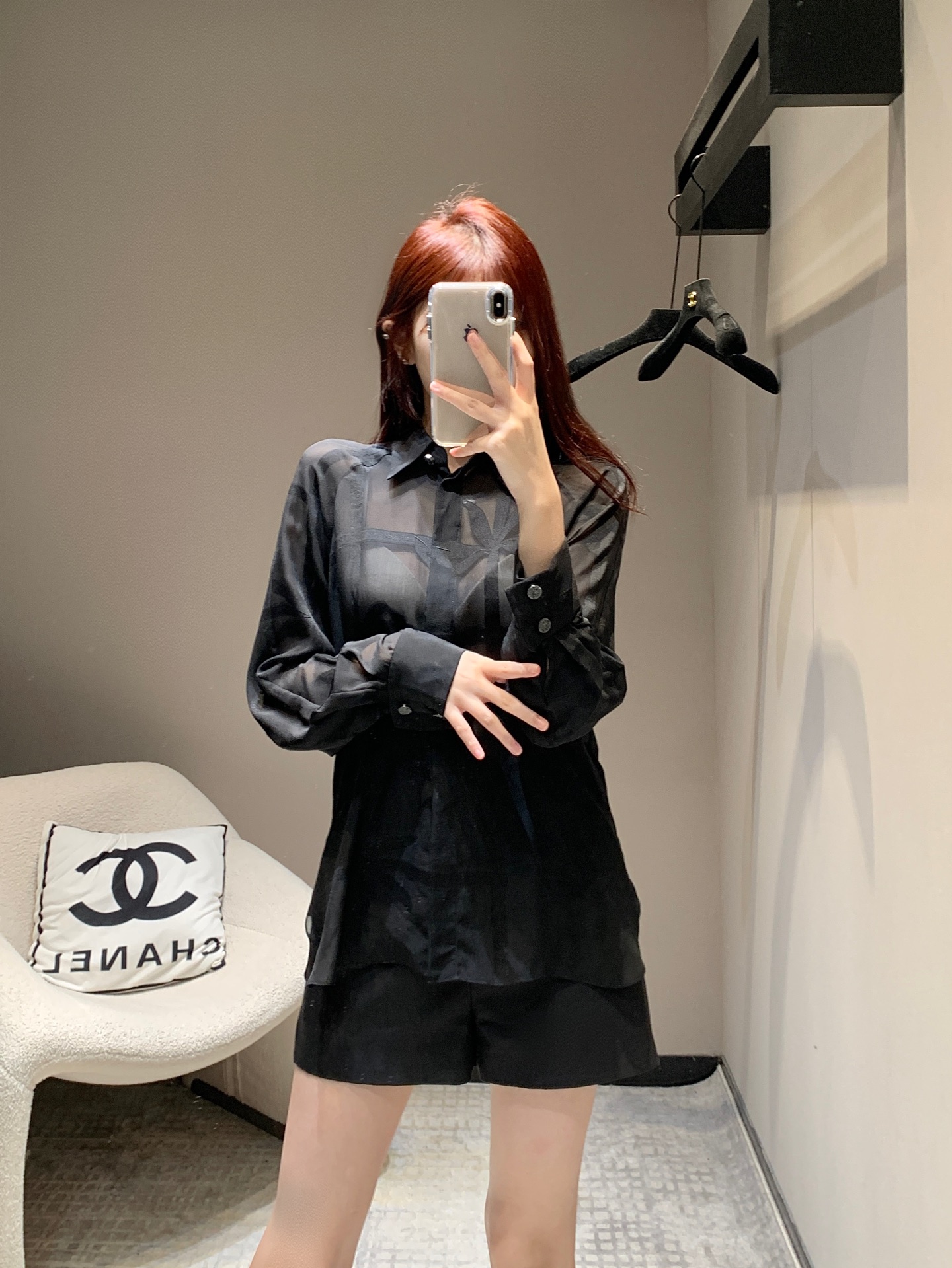 NO:308690,Chane* 25Ss Spring and Summer New Style Three-dimensional Logo Letter Jacquard Bow Long Sleeve Shirt丨Exclusive YB Development!  High-end production!  The silk fabric is super soft to the touch, comfortable to fit the skin, and comfortable and breathable. It will not feel stuffy when worn in summer. The exquisite jacquard technology shows the unique pattern on the silk fabric, which not only adds mystery but also has a modern and fashionable feeling, presents a faint visual beauty. A silk shirt full of empty feeling is on sale in stock. S/M/L, chanel,shirts, real silk, alexander wang19860909批Chane* 25Ss春夏新款 立体Logo字母提花蝴蝶结长袖衬衫丨独家yb开发！高版出品！采用的真丝面料 手感超级柔软 贴肤舒适 而且舒适透气 夏季穿也不会觉得闷热 精致的提花工艺在真丝面料上展现出独特的花纹既增加了神秘感 又不失现代的时尚感 呈现若隐若现的视觉美感 件空感满满的真丝罩衫 现货发售S/M/L,,chanel,shirts,real silk,alexander wang,Women's clothing