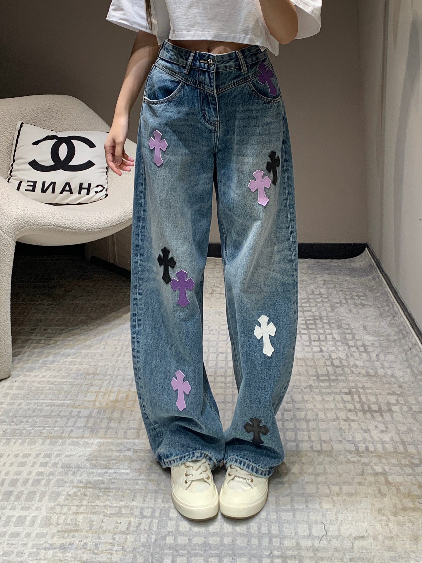 NO:309271,Batch Chrome Hea*ts 25Ss Early Spring New Colorful Cross Patch Washed Jeans | Exclusive High-end Production!  Super versatile!  All seasons can be sold, a must-have to miss!  It looks good to go out with a pair of styles and create a cyberpunk girl anytime and anywhere!  The most dazzling leg sperm on the street!  S/M/L, chrome hearts, jeans, alexander wang19860909批 Chrome Hea*ts 25Ss早春新款 彩色十字架贴皮水洗牛仔裤丨独家高版出品！超级百搭！四季可盘,不容错过的牛货一枚！搭配一双版型就hin好看的出街 随时随地营造赛博朋克风女孩！这个街上最耀眼的腿精！现货发售S/M/L,,chrome hearts,jeans,alexander wang,Women's clothing