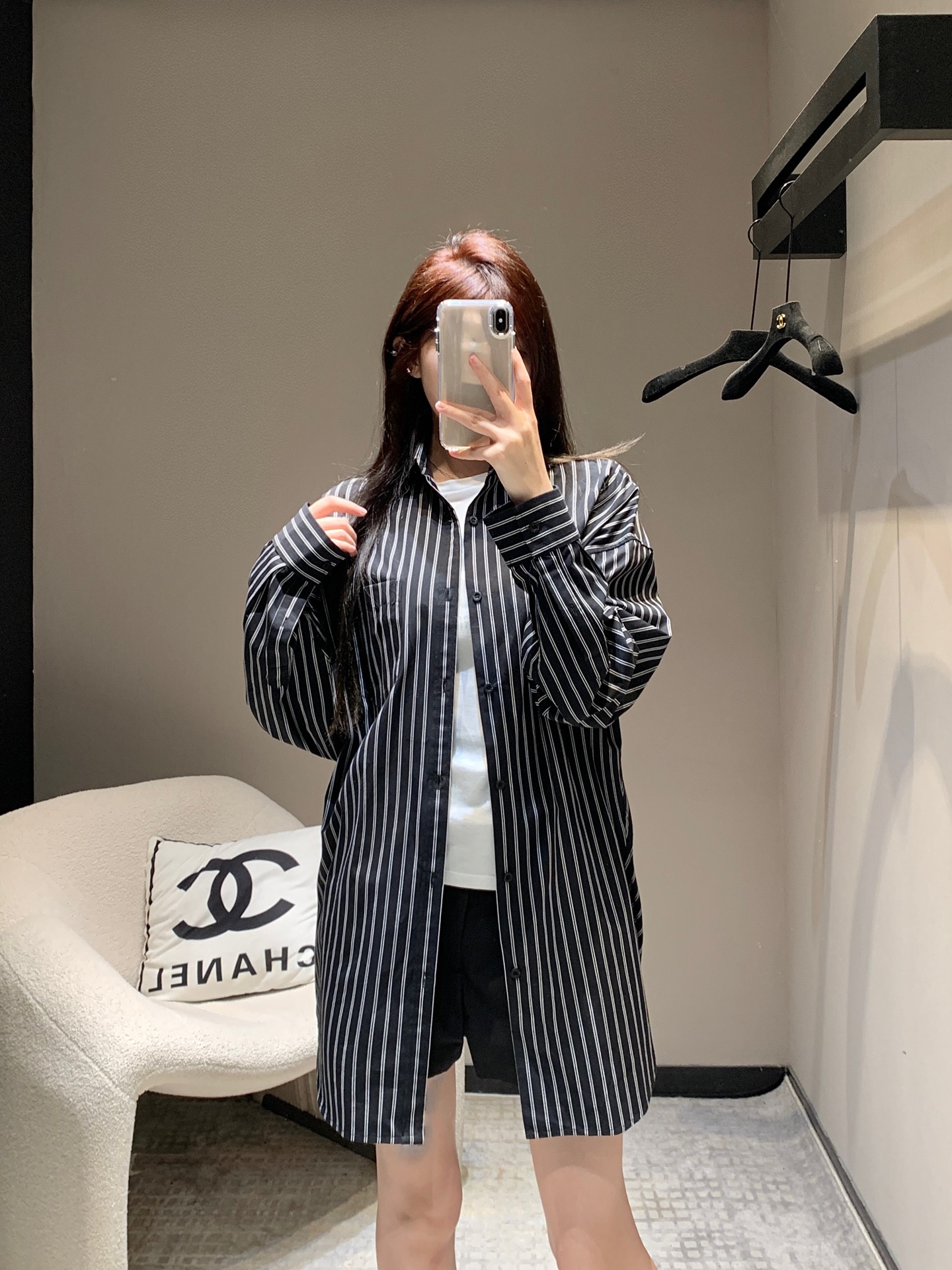 NO:309736,Batch Balenci*ga 25Ss early spring new style loose lazy style striped long-sleeved shirt丨Exclusive high-end production!  Full of upper body tone!  The loose style is inclusive and not picky, whoever wears it looks good!  The perfect interpretation of the high-end aura style is very fashionable and elegant. It is not picky about the figure. You must arrange this for the early spring wardrobe!  S/M/L, balenciaga,shirts,alexander wang19860909批 Balenci*ga 25Ss早春新款 宽松慵懒风条纹长袖衬衫丨独家高版出品！上身调性十足！宽松版型包容性强不挑人,谁穿谁好看系列！完美演绎高级气场版型非常时髦大气不挑身材必须给早春衣柜安排上这一件！现货发售S/M/L,,balenciaga,shirts,alexander wang,Women's clothing