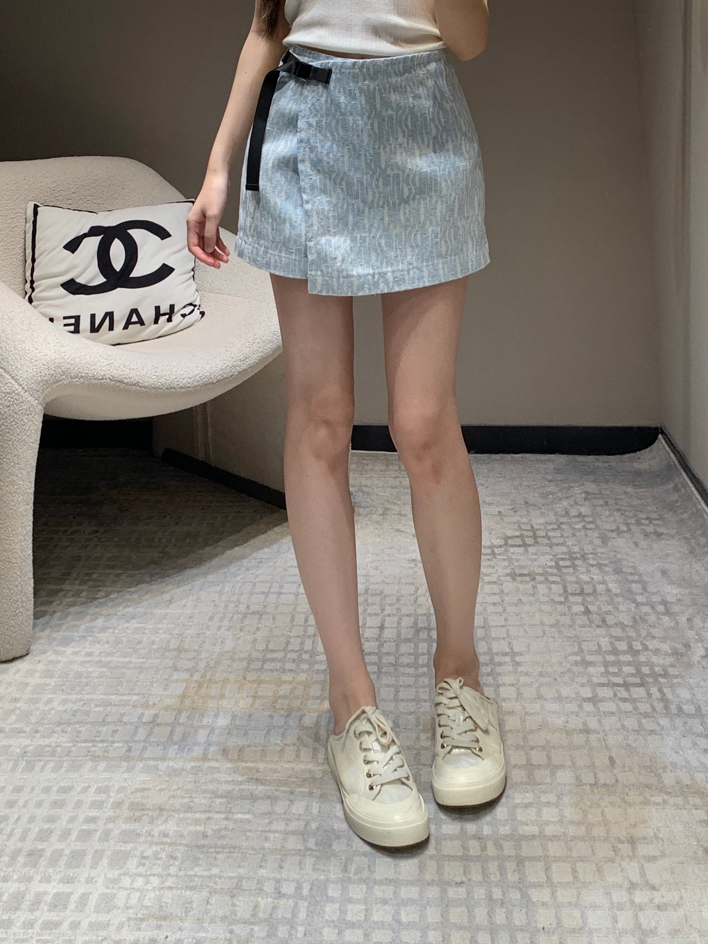 NO:310785,Batch Dio* 25Ss early spring new style jacquard light colored old-fashioned skirts | Exclusive high-end production!  Classic light blue full-print jacquard letter pattern decoration to show the brand tone. A one-piece skirt design is superimposed on the front. It is adjusted and tightened with black webbing. High-waisted skirt and pants are cut. The overall light luxury rich lady feels like a décor. It is easy to concave. It looks great with any top and shows temperament! S/M/L on sale in stock, dior, skirts, alexander wang19860909批 Dio* 25Ss早春新款 提花浅色老花裙裤丨独家高版出品！经典浅蓝色满印提花字母图案装饰 彰显品牌调性 前面叠加一片式裙面设计 搭配黑色织带黑卡扣调节收紧 高腰裙裤剪裁 整体轻奢富家小姐既视感 轻松凹造型~ 搭配任何上衣都很好看 很显气质!现货发售S/M/L,,dior,skirts,alexander wang,Women's clothing