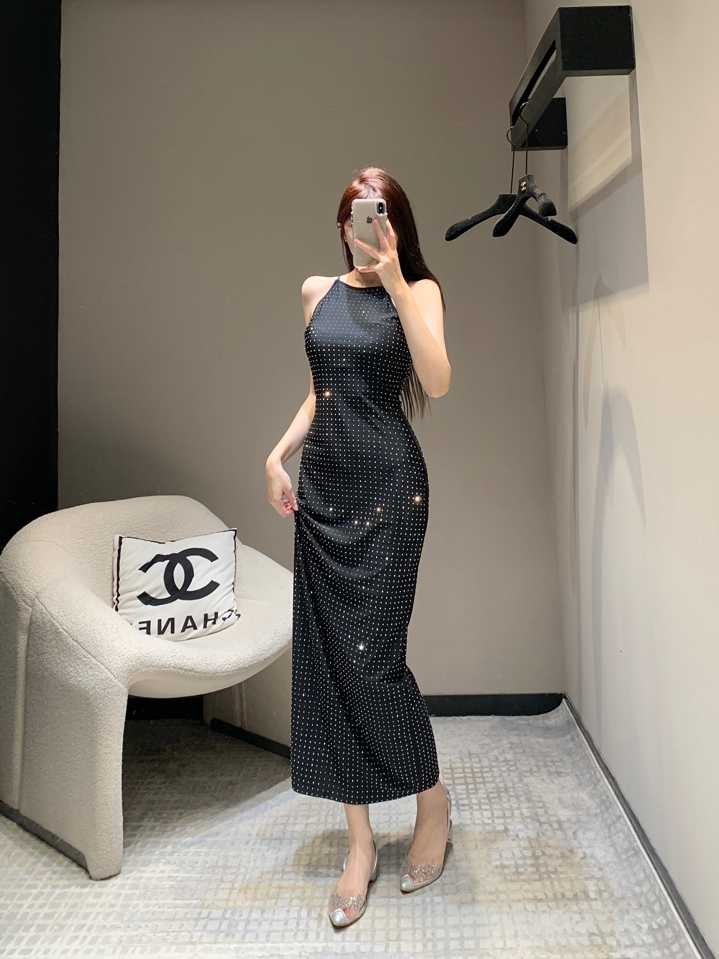 NO:311300,Dio* 25Ss early spring new model, heavy industry hot diamond celebrity style backless waist-retracting suspender dress | Exclusive high-end production!  bing bing The shiny visual enjoyment, paired with a high-end charming black side slit design, it is like wearing stars on your body, and the focus is everywhere you go!  When worn on the whole, it is full of high-end and fashionable, and the rate of looking back on the street is very high!  S/M/L,dior,skirts,alexander wang19860909批 Dio* 25Ss早春新款 重工烫钻名媛风露背收腰吊带连衣裙丨独家高版出品！bing bing 闪闪亮亮的视觉享受,搭配高级感魅力黑色侧开叉设计,就像把星星穿在了身上,走到哪里都是焦点！整体穿在身上,就是那种高级感满满,又不失时尚感,走在街上回头率超高！现货发售 S/M/L,,dior,skirts,alexander wang,Women's clothing