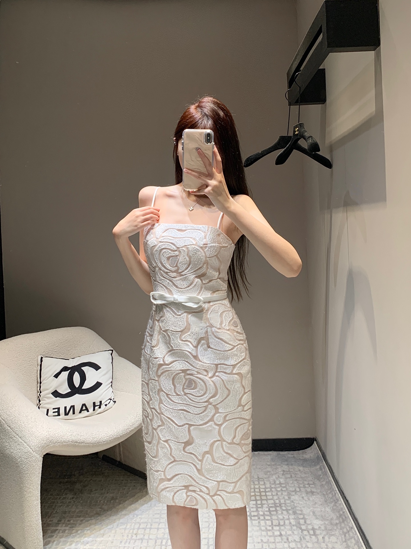 NO:311316,Batch Valenti*o 25Ss early spring new French rose temperament strapless suspender skirt丨Exclusive high-end production!  French elegant white comes with gentle filter!  It can highlight the clean and neat waist proportions and tailoring style. Whether worn inside or alone, it is high-end, simple and fashionable. Customized fabrics, perfect workmanship and quality, depending on details!  S/M/L, valentino, skirts, alexander wang19860909批 Valenti*o 25Ss早春新款 法式玫瑰花气质抹胸吊带裙丨独家高版出品！法式优雅白色自带温柔滤镜！很能凸显腰身比例剪裁版型干净利落～无论内搭还是单穿都高级简约又时髦的一款,定制面料 完美做工品质看细节！现货发售 S/M/L,,valentino,skirts,alexander wang,Women's clothing