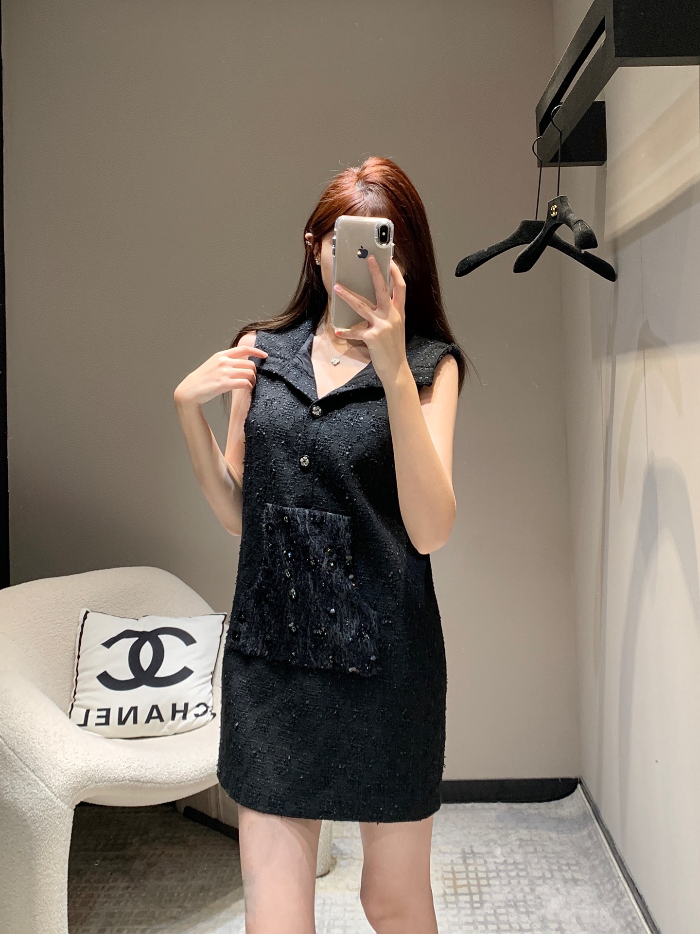 NO:312833,Crack Chane* 25Ss Spring and Summer New Style Navy Collar Bead Hooded Tweed Sleeveless Dress丨Exclusive High Edition Production!  Temperamental small black skirt, fine-cut skirt style, daily invincible and practical wearable temperament!  The beads are full of high-end feeling, the lining is smooth and skin-friendly, comfortable and breathable, not stuffy, perfect workmanship and quality to see the details!  S/M/L, Chanel, skirts,hats,alexander wang19860909批 Chane* 25Ss春夏新款 海军领钉珠连帽粗花呢无袖连衣裙丨独家高版出品！气质款小黑裙,精裁裙型日常无敌实穿衬气质！ 钉珠满满的高级感,内衬顺滑亲肤里衬,穿着舒适透气不闷热,完美做工品质看细节！现货发售 S/M/L,,chanel,skirts,hats,alexander wang,Women's clothing