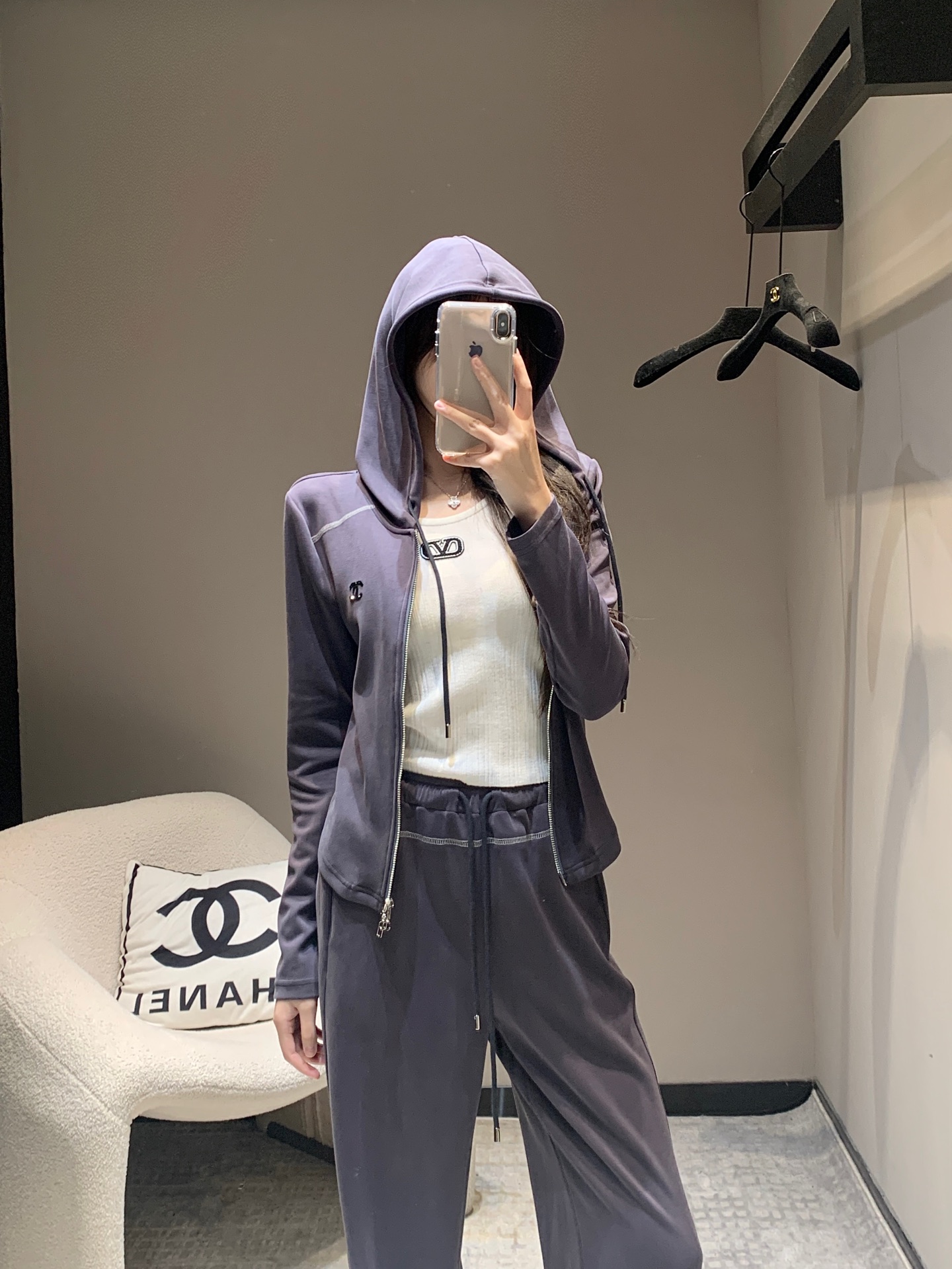 NO:312823,Batch Chane* 25Ss Spring and Summer New Hooded Zipper Jacket   Comfortable Casual Pants Set | Exclusive High-end Production! Fashionable, comfortable, low-key and high-end temperament. You can wear different top and bottom outfits. It is easy to match and not easy to make mistakes. The whole set is more delicate. The upper body has no sense of restraint. The loose style accommodates all body shapes and is not swelling. Simple color. Completely versatile style. S/M/L, chanel, jackets & coats, hats, alexander wang.19860909批 Chane* 25Ss春夏新款 连帽拉链外套 舒适休闲裤套装丨独家高版出品！时髦舒适低调又显高级气质可单穿搭配不一样的上下装 好搭不易出错整套穿着更精致 上身没有任何束缚感的 宽松版型包容各种身材版型且不朧肿 简单的色系 完全百搭的风格 现货发售S/M/L,,chanel,jackets & coats,hats,alexander wang,Women's clothing