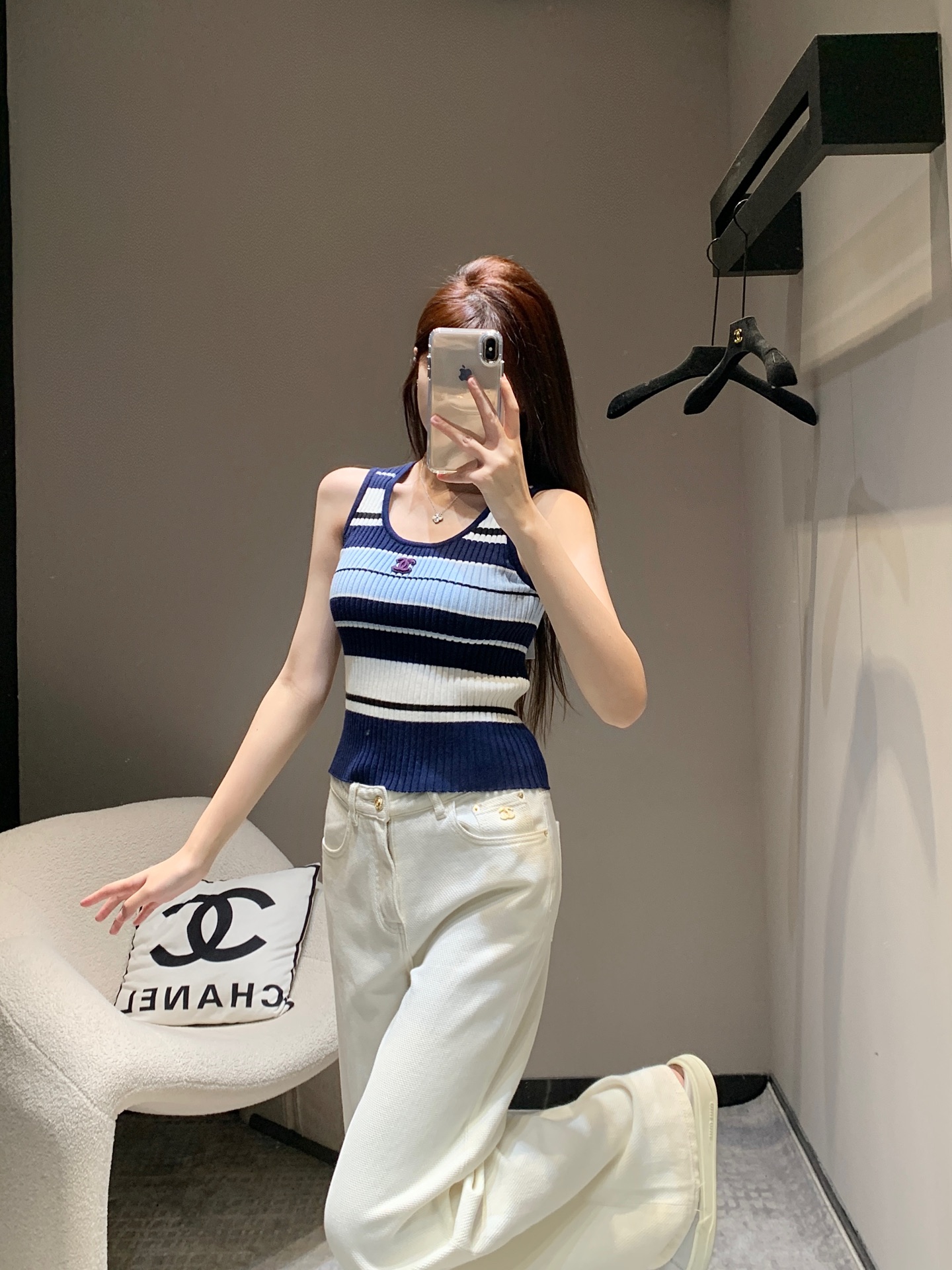 NO:320443,Crack Chane*25Ss Spring and Summer New Style Women's Round Neck Short Striped Sling Vest | Exclusive High-end Production!  Customized towel fabrics, made from imported German machines, and the version has been started for half a month. The version development, high-end quality, and detailed hardware are all in full. S/M/L, chanel, alexander wang19860909批 Chane*25Ss春夏新款 女士圆领短款条纹吊带背心丨独家高版出品！定制毛巾面料,德国进口机做,起版都起了半个月,对版本开发,高端品质,细节五金都 细节做工品质全面到位.现货发售 S/M/L,,chanel,alexander wang,Women's clothing