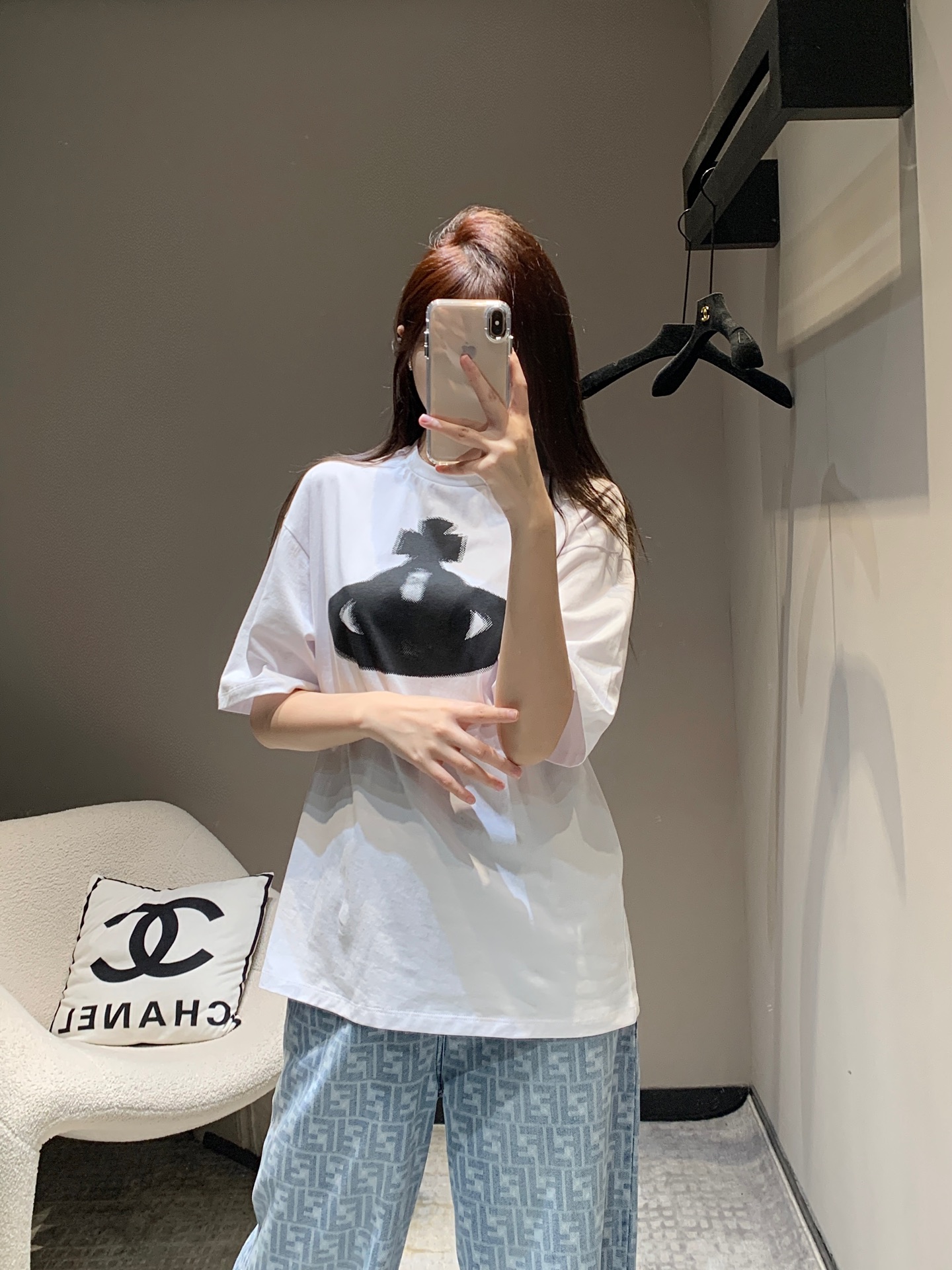 NO:320449,Batch VivieneWestwoo* 25Ss Early Spring New Saturn Mosaic Print Round Neck Loose Short Sleeve T-shirt丨Exclusive high-end production!  This T-shirt has a unique Saturn print design, allowing you to be unique among the crowd, easily matched with various pants, making you fashionable, comfortable and practical!  S/M/L, T-shirt,tees,t-shirt,alexander wang19860909批 VivieneWestwoo* 25Ss早春新款 土星马赛克印花圆领宽松短袖T恤丨独家高版出品！这款T恤有着独特的土星印花设计,让你在人群中独具特色,轻松搭配各种裤装,让你时尚、舒适、实用并存！现货发售S/M/L,,T-shirt,tees，t-shirt,alexander wang,Women's clothing