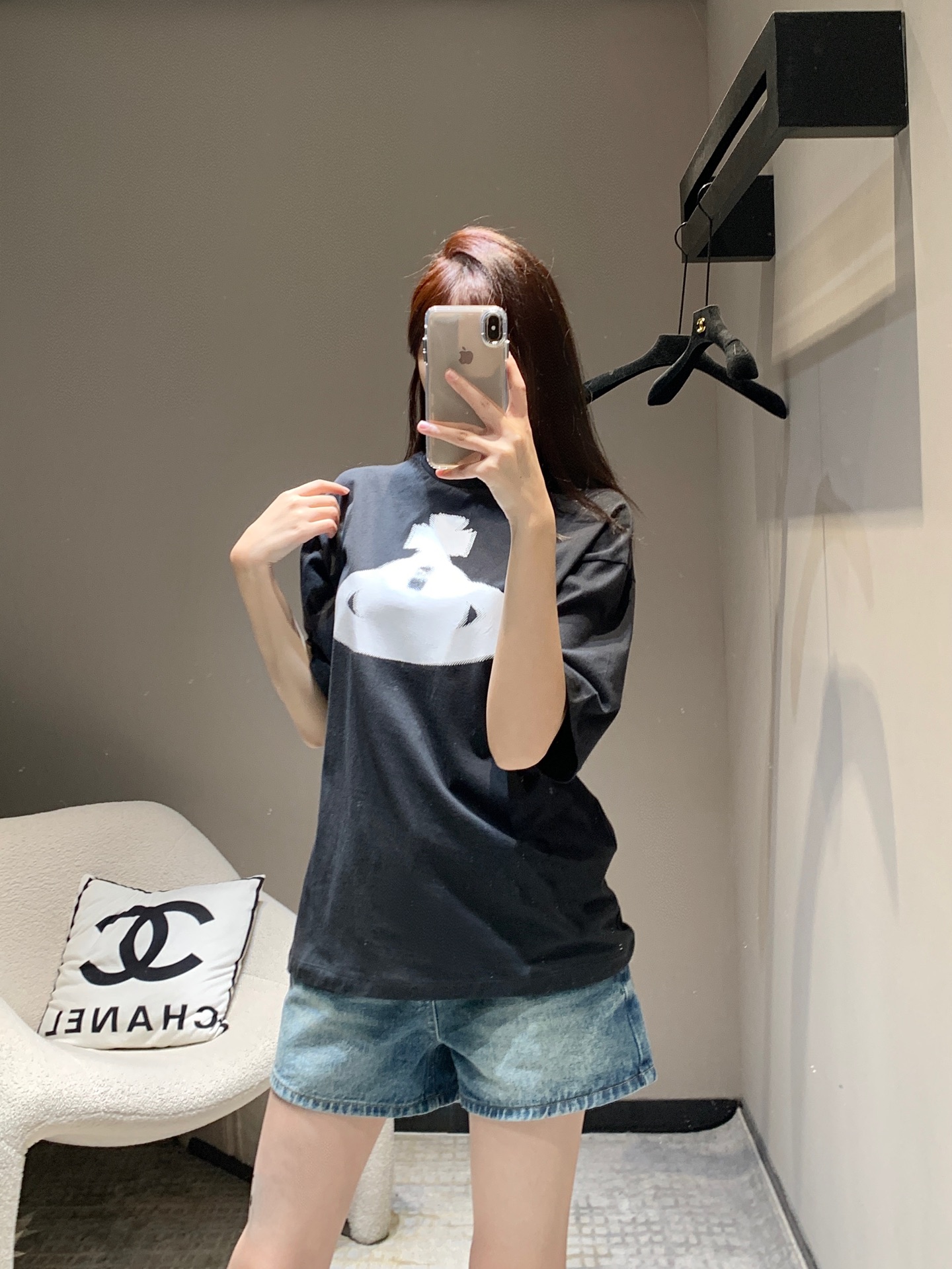 NO:320437,Batch VivieneWestwoo* 25Ss Early Spring New Saturn Mosaic Print Round Neck Loose Short Sleeve T-shirt丨Exclusive high-end production!  This T-shirt has a unique Saturn print design, allowing you to be unique among the crowd, easily matched with various pants, making you fashionable, comfortable and practical!  S/M/L, T-shirt,tees,t-shirt,alexander wang19860909批 VivieneWestwoo* 25Ss早春新款 土星马赛克印花圆领宽松短袖T恤丨独家高版出品！这款T恤有着独特的土星印花设计,让你在人群中独具特色,轻松搭配各种裤装,让你时尚、舒适、实用并存！现货发售S/M/L,,T-shirt,tees，t-shirt,alexander wang,Women's clothing