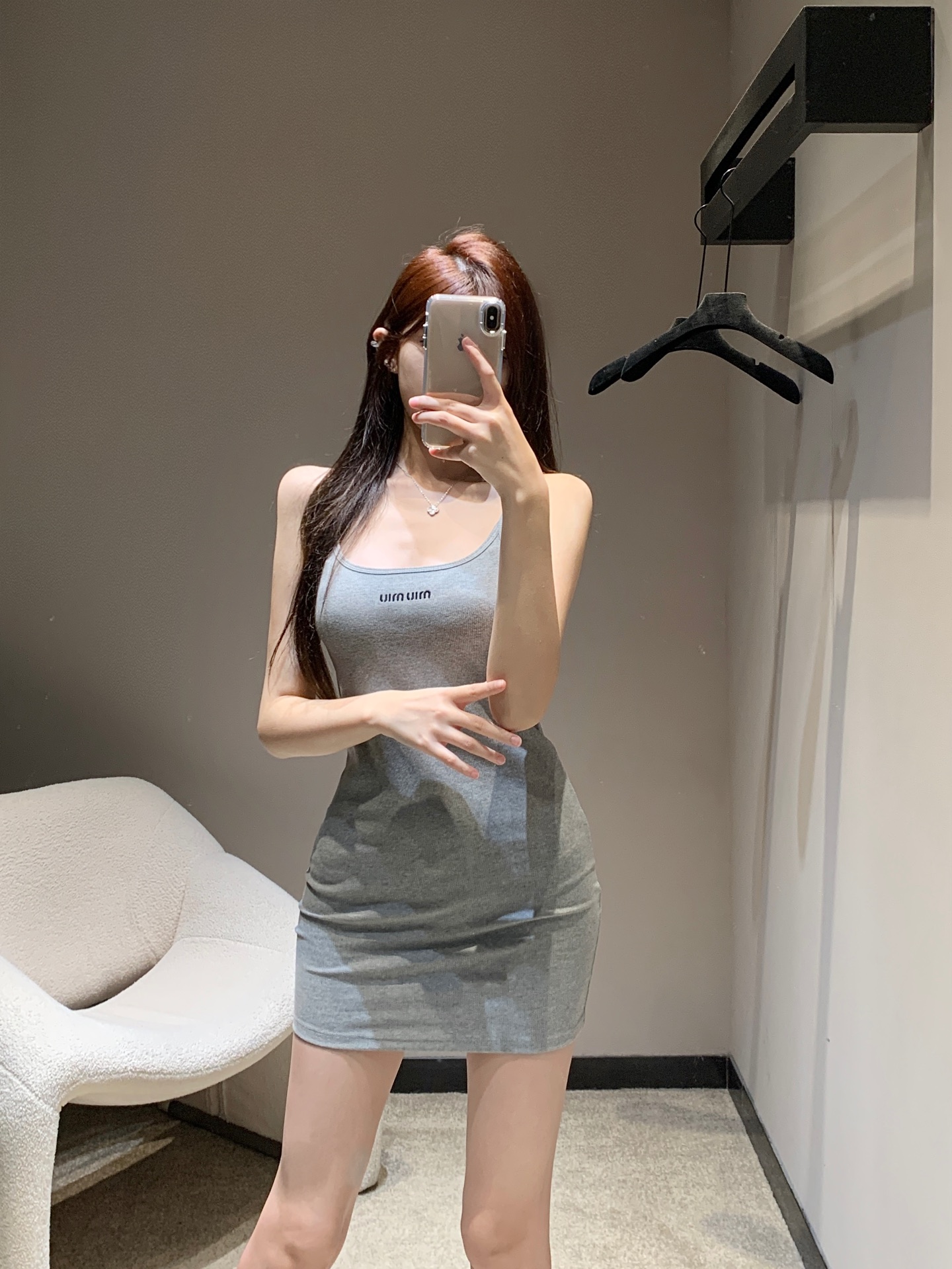 NO:321235,MiuMi* 25Ss Spring and Summer New Style Gray Chest Letter Embroidered Sling Dress丨Exclusive YB Development!  High-end production!  Imported high-cost pure cotton fabric has an invincible texture!  The temperament of a girl with age reduction is versatile, and the classic slim fit H-style greatly reduces slimming!  Fashionable essential items. Details are the quality of workmanship!  S/M/L, miumiu, skirts, alexander wang19860909批MiuMi* 25Ss春夏新款 灰色胸前字母刺绣吊带连衣裙丨独家yb开发！高版出品！进口高支数纯棉面料质感无敌！减龄少女气质百搭,经典修身H版型巨减瘦！时髦必备单品.做工品质看细节！现货发售 S/M/L,,miumiu,skirts,alexander wang,Women's clothing