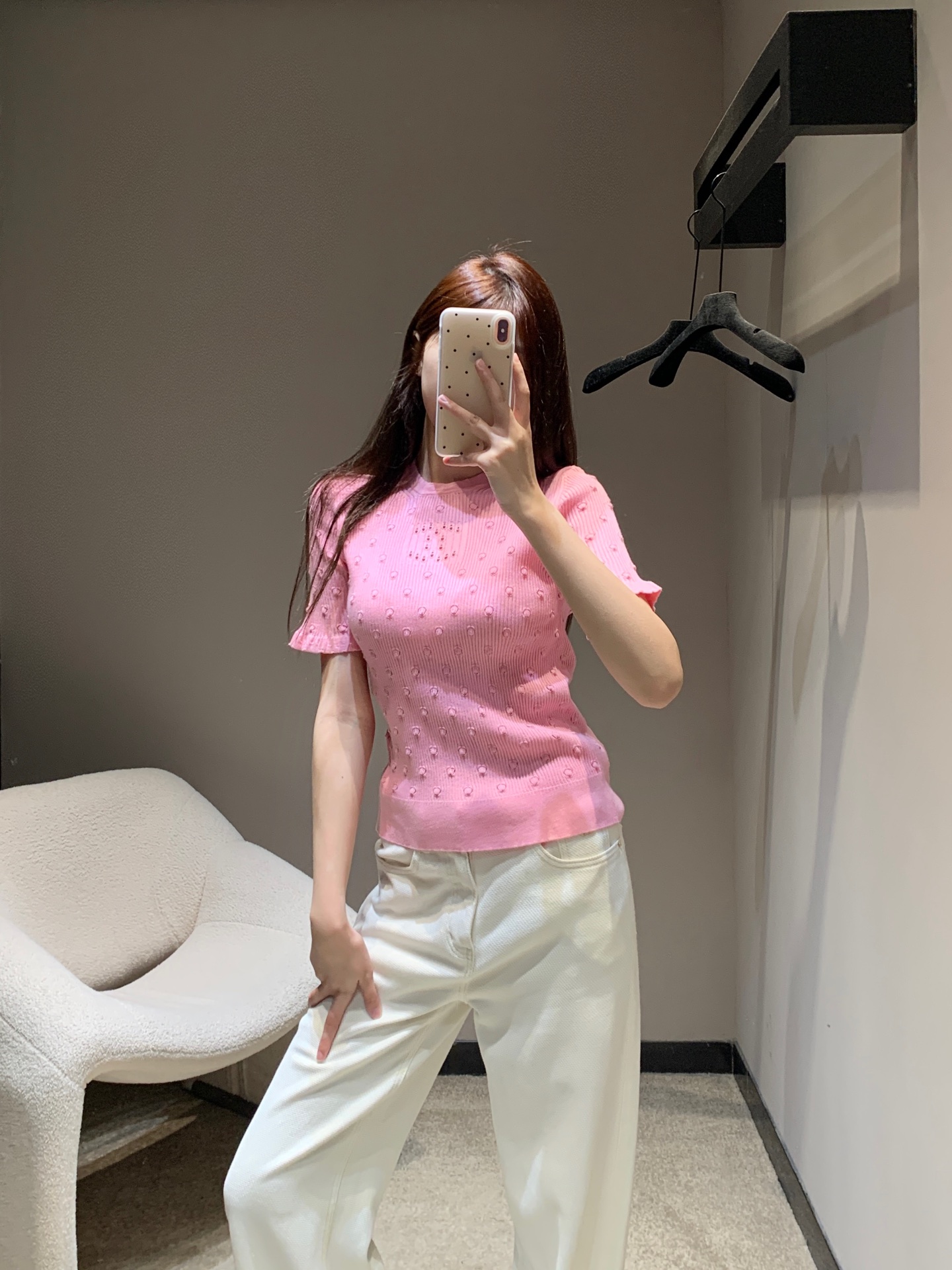 NO:323942,Category Chane* 25Ss Early Spring New Style Classic Three-dimensional Polka Dot Hooked Knitted Short Sleeve Top丨Exclusive High Edition Production!  White, rich and beautiful must be used as a magical tool!  The versatile and versatile fit is super slim!  Original custom hardware, bubble yarn craft weaving method, imported high-subscription yarn texture is super comfortable!  Retro temperament is fashionable and high-end!  The upper body looks huge and slim!  The celebrity girl is elegant and high-end!  Perfect workmanship quality depends on the details. S/M/L, chanel, T-shirt, alexander wang19860909批 Chane* 25Ss早春新款 经典立体波点钩花针织短袖上衣丨独家高版出品！白富美必入神器！万能百搭修身版型超显瘦！原版定制五金,泡泡纱工艺织法 进口高支数纱线质感超舒适！复古气质时髦又高级！版型上身巨显瘦！名媛少女优雅又高级！完美做工品质看细节.现货发售 S/M/L,,chanel,T-shirt,alexander wang,Women's clothing