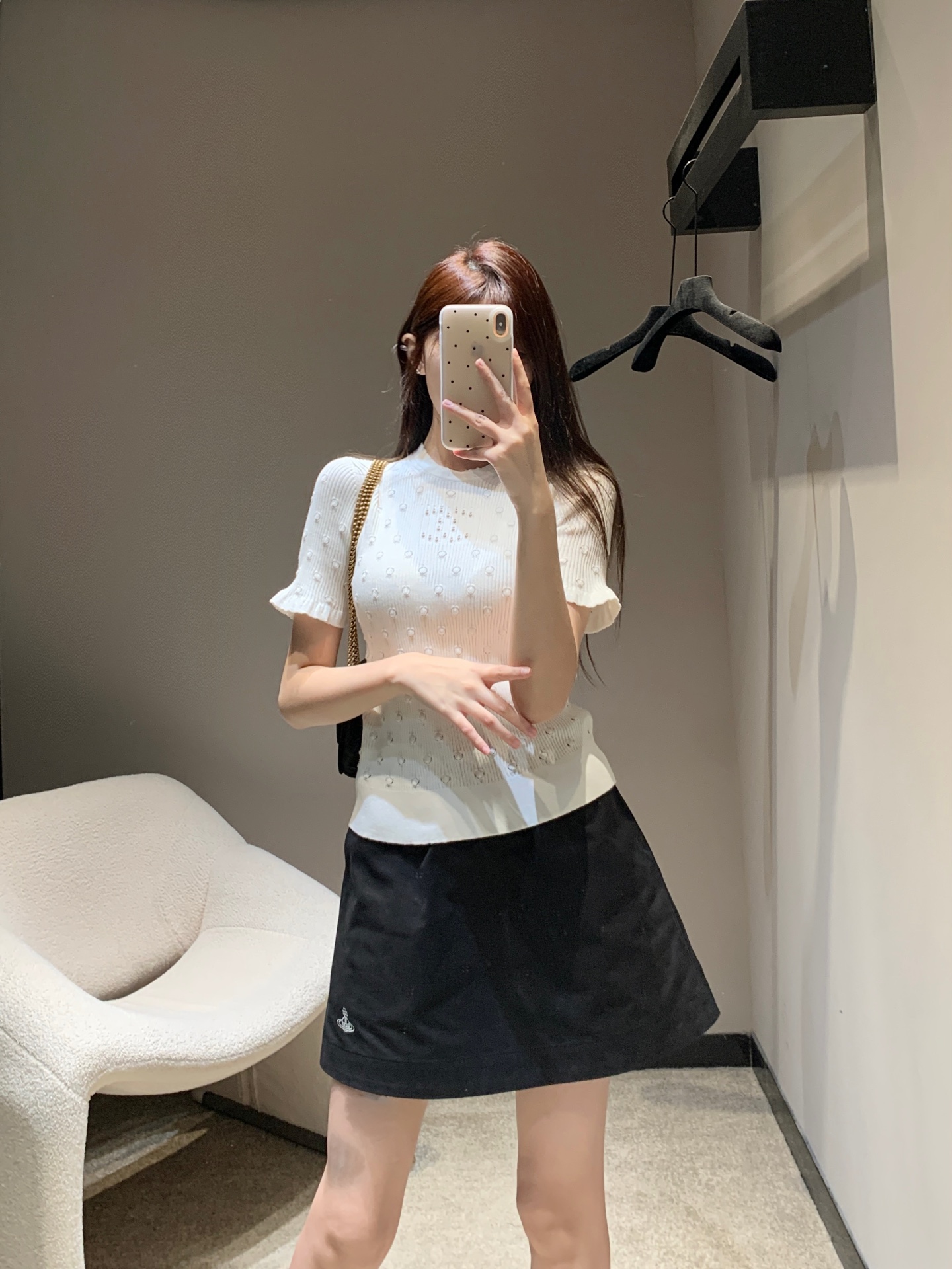 NO:323946,Category Chane* 25Ss Early Spring New Style Classic Three-dimensional Polka Dot Hooked Knitted Short Sleeve Top丨Exclusive High Edition Production!  White, rich and beautiful must be used as a magical tool!  The versatile and versatile fit is super slim!  Original custom hardware, bubble yarn craft weaving method, imported high-subscription yarn texture is super comfortable!  Retro temperament is fashionable and high-end!  The upper body looks huge and slim!  The celebrity girl is elegant and high-end!  Perfect workmanship quality depends on the details. S/M/L, chanel, T-shirt, alexander wang19860909批 Chane* 25Ss早春新款 经典立体波点钩花针织短袖上衣丨独家高版出品！白富美必入神器！万能百搭修身版型超显瘦！原版定制五金,泡泡纱工艺织法 进口高支数纱线质感超舒适！复古气质时髦又高级！版型上身巨显瘦！名媛少女优雅又高级！完美做工品质看细节.现货发售 S/M/L,,chanel,T-shirt,alexander wang,Women's clothing