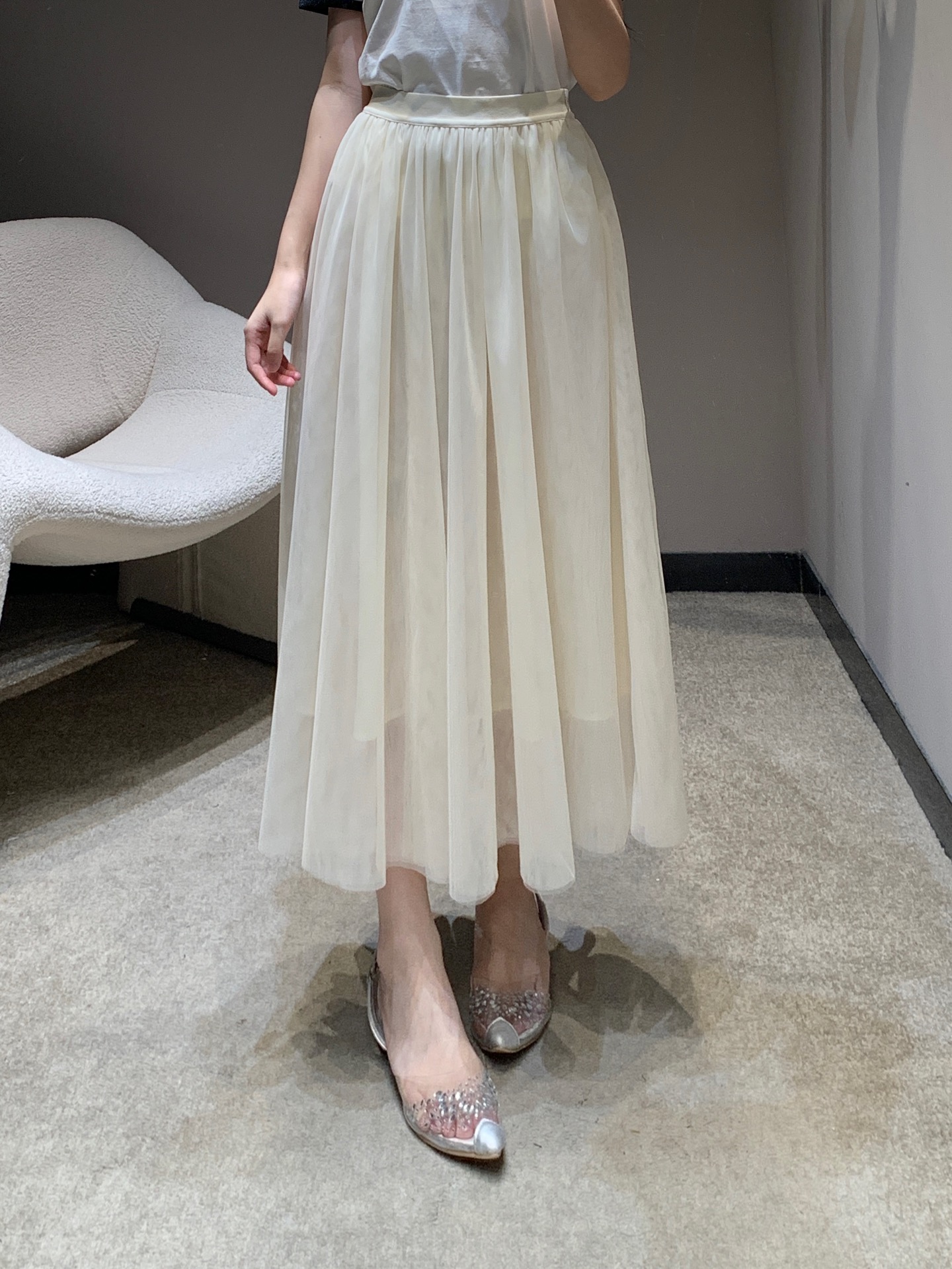 NO:326072,Dio* 25Ss early spring new model, high waist double-layer long mesh skirt丨Exclusive high-end production!  Double-layer long yarn skirt style, outer transparent yarn cover, slightly shorter silk lining of the same color, different fabrics collide with each other, the skirt hem is more charming in action, elastic elastic webbing at waist outlines the curve, inclusive body division proportion, more convenient to put on and take off, can be used on commuting and vacation, versatile items in wardrobe, ceiling silk lining, different market version, S/M/L, dior, skirts, real silk, alexander wang19860909批 Dio* 25Ss早春新款 高腰双层长款网纱半身裙丨独家高版出品！双层长款纱裙版型 外层透纱覆盖 略短的同色系真丝内衬打底 不同面料相互碰撞 行动间更显裙摆风情迷人 腰间弹力松紧织带勾勒曲线 包容身材划分比例 穿脱更加方便 通勤度假都可驾驭 衣橱必备百搭单品 天花板真丝内衬 区别市场版本 现货发售S/M/L,,dior,skirts,real silk,alexander wang,Women's clothing