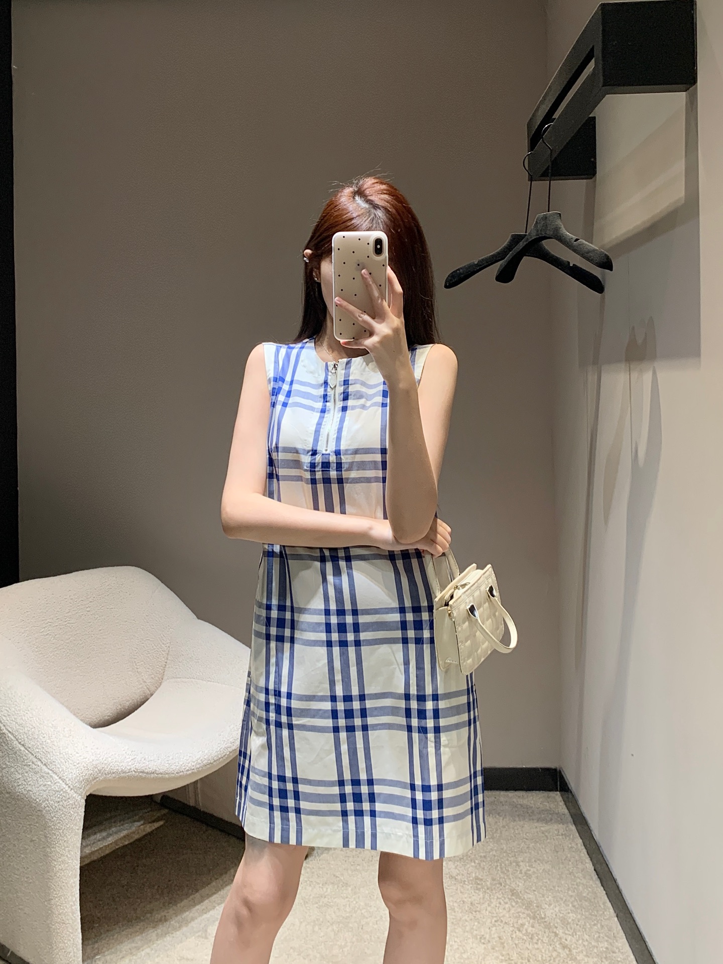 NO:326084,Batch Burb*rry 25Ss Spring and Summer New Product Vintage plaid sleeveless cotton dress | Exclusive yb development!  High-end production!  Classic fashion interprets the brand's new heights and high street style!  The short-sleeved plaid dress is not only refreshing in summer, but also the plaid style immediately improves the entire temperament!  The styles that old fans don’t have to consider, let’s interpret this one by themselves!  S/M/L, Burberry, skirts, T-shirt, alexander wang19860909批 Burb*rry 25Ss春夏新品 Vintage格纹无袖棉质连衣裙丨独家yb开发！高版出品！经典时尚演绎品牌新高度和高街风！短袖款式的格纹连衣裙夏天不仅清爽,而且格纹款式的让整个气质立马提升几个档次！老粉不用考虑的款式,自行去演绎此款吧！ 现货发售S/M/L,,burberry,skirts,T-shirt,alexander wang,Women's clothing