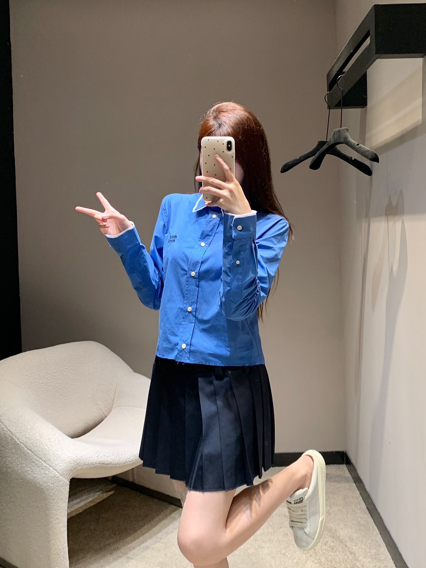 NO:317971,Batch Miumi* 25Ss early spring new style lapel logo logo embroidered long-sleeved shirt丨Exclusive yb development!  High-end production!  A versatile item that can be salty or sweet on the upper body. Customized fabrics are very tolerant of the figure and make the whole person look very small. The color is really unique. Whoever wears it will look white!  It is really easy to wear when pairing sunscreen jackets in summer. S/M/L is available in stock, miumiu, jackets & coats,shirts,alexander wang19860909批 Miumi* 25Ss早春新款 翻领logo徽标刺绣长袖衬衫丨独家yb开发！高版出品！上身可盐可甜的百搭单品 定制面料 对身材包容度很高 显得整个人很小只 颜色真的一绝 谁穿谁显白！夏季当防晒小外套随意搭配 真的是太好穿了～现货发售S/M/L,,miumiu,jackets & coats,shirts,alexander wang,Women's clothing