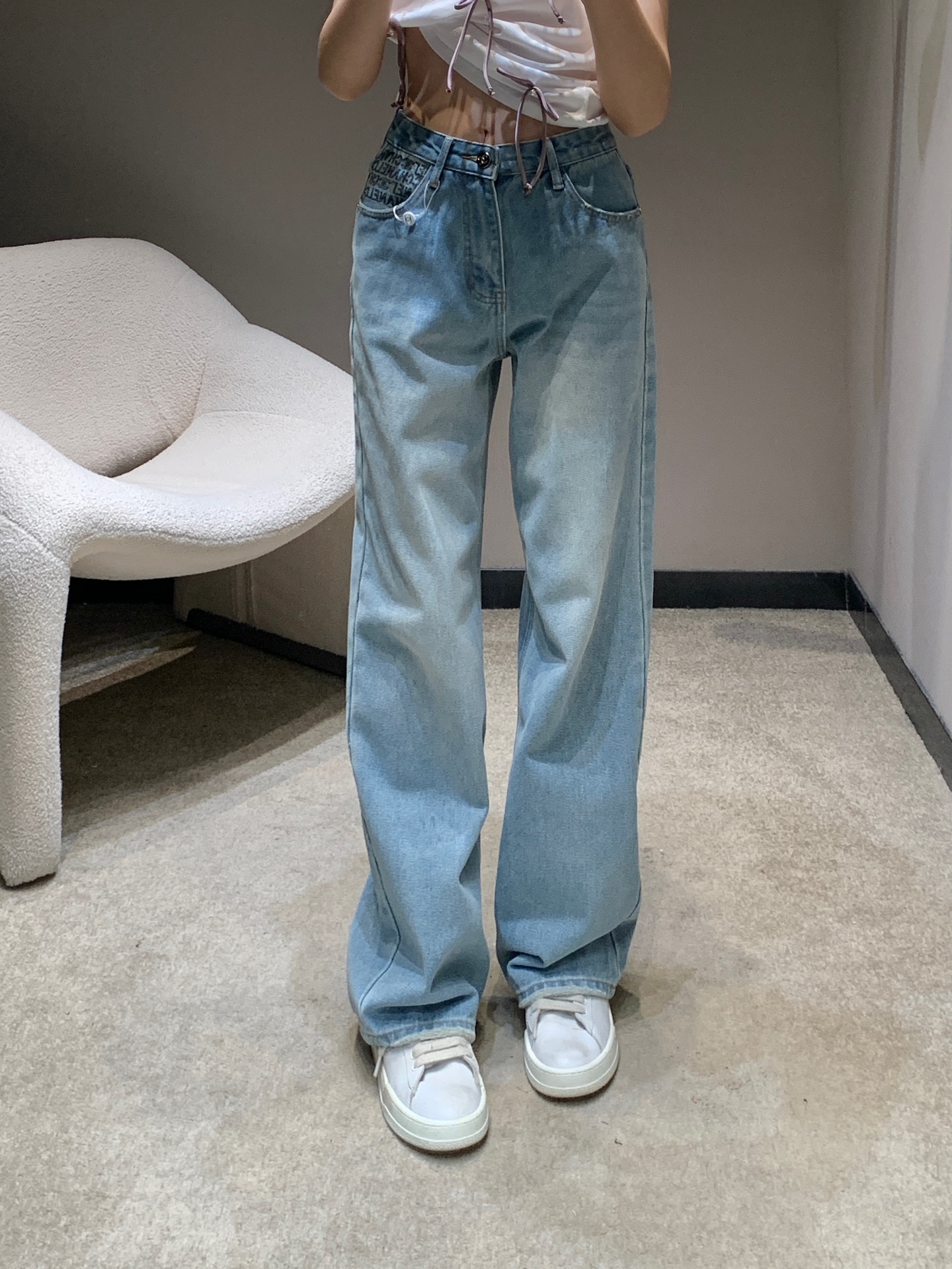 NO:319814,Batch Chane* 25 early spring new style, front and rear pocket letter trousers | Exclusive high-end production!  Customized wash cotton denim cotton fabric, soft and skin-friendly, can be used in any body shape, front and rear pocket letter design, directly full of recognition, high waist style, slimming, perfectly improve waistline, easy to have long legs, versatile and not picky, on-site sale 34/36/38, chanel, alexander wang19860909批 Chane* 25早春新款 前后口袋字母长裤丨独家高版出品！定制洗水棉牛仔棉面料 柔软亲肤任何身形都可以驾驭 前后口袋字母设计 辨识度直接拉满 高腰版型,显瘦绝绝子 上身完美提高腰线 轻松拥有大长腿 百搭不挑人 现货发售34/36/38,,chanel,alexander wang,Women's clothing