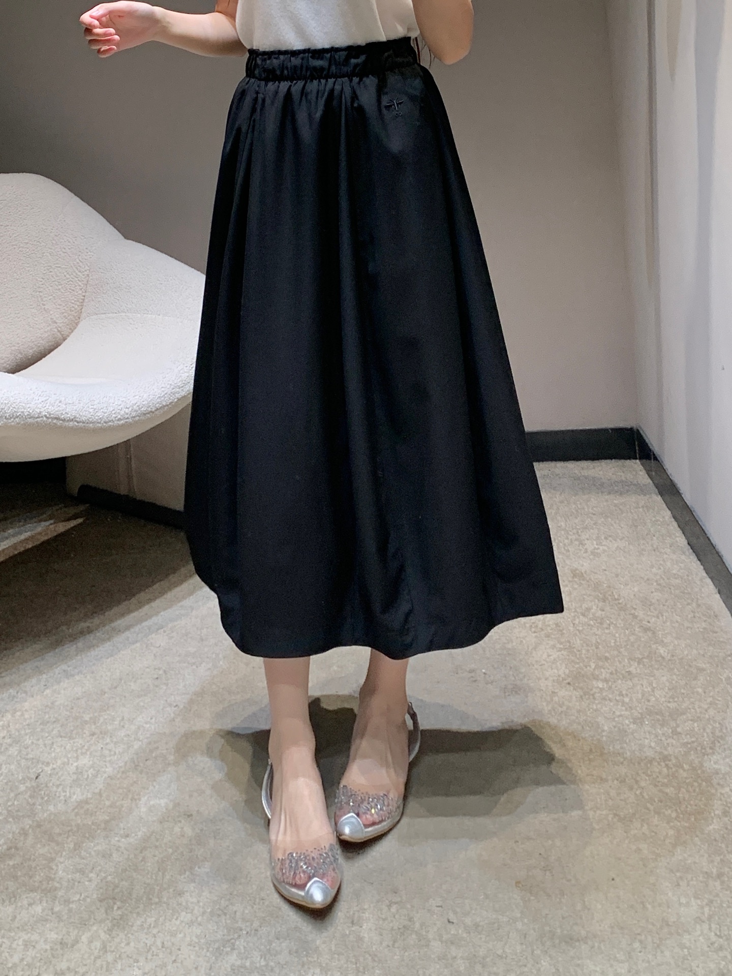 NO:317953,Dio* 25Ss early spring new style casual style elastic waist long skirt丨Exclusive high-end production!  Customized high-subscription twill fabric, upper body art and age-reducing, high-waisted large skirt, three-dimensional skirt, age-reducing, casual and versatile, length is also very relaxing, proportional, a definite college style, workmanship quality depends on details. S/M/L, dior, skirts, alexander wang is available in stock19860909批Dio* 25Ss早春新款 休闲风松紧腰长半裙丨独家高版出品！定制高支数斜纹面料 上身文艺减龄 高腰大裙摆 立体裙摆 减龄又休闲百搭 长度也很拉比例感 妥妥的学院风 做工品质看细节.现货发售S/M/L,,dior,skirts,alexander wang,Women's clothing