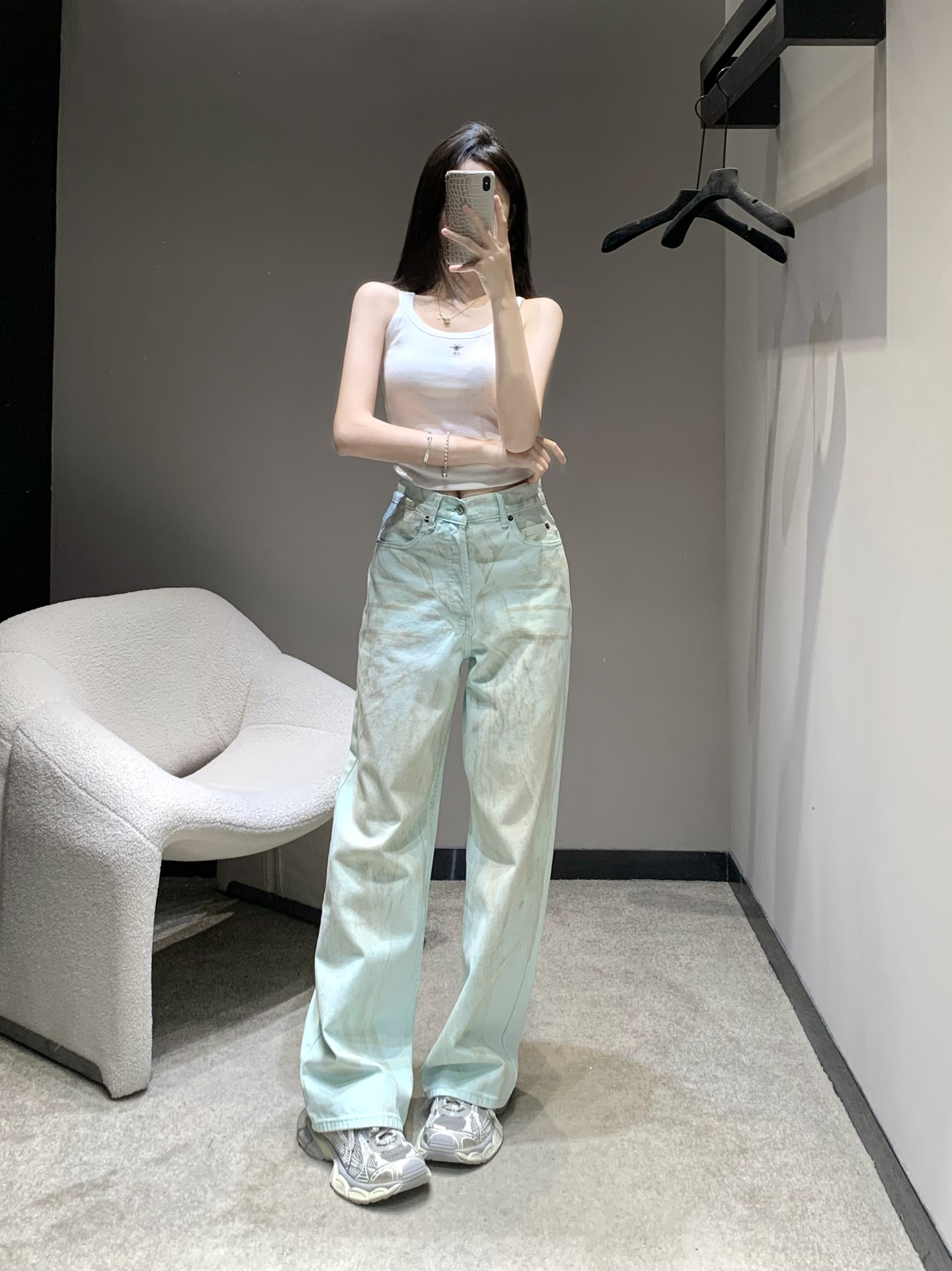 NO:317985,Batch Acne Studio*s 25Ss Early Spring New Style, Old Retro Light Green Denim Trousers | Exclusive High-end Production!  It's the color of summer!  The color is super good. Nostalgic retro washing craft pants are dirty and dirty. Fashionable online. The upper body is fashionable and high-end. The style is slimming and covering the flesh. Any body can be used. S/M/L is available in stock. S/M/L, acne studios, alexander wang19860909批 Acne Studi*s 25Ss早春新款 做旧复古浅绿牛仔长裤丨独家高版出品！是夏天的颜色呀！色系超好看的 怀旧复古洗水工艺裤子个性脏脏设计 时尚感在线 上身时髦又高级 版型显瘦遮肉 任何身形都可以驾驭 现货发售S/M/L,,acne studios,alexander wang,Women's clothing