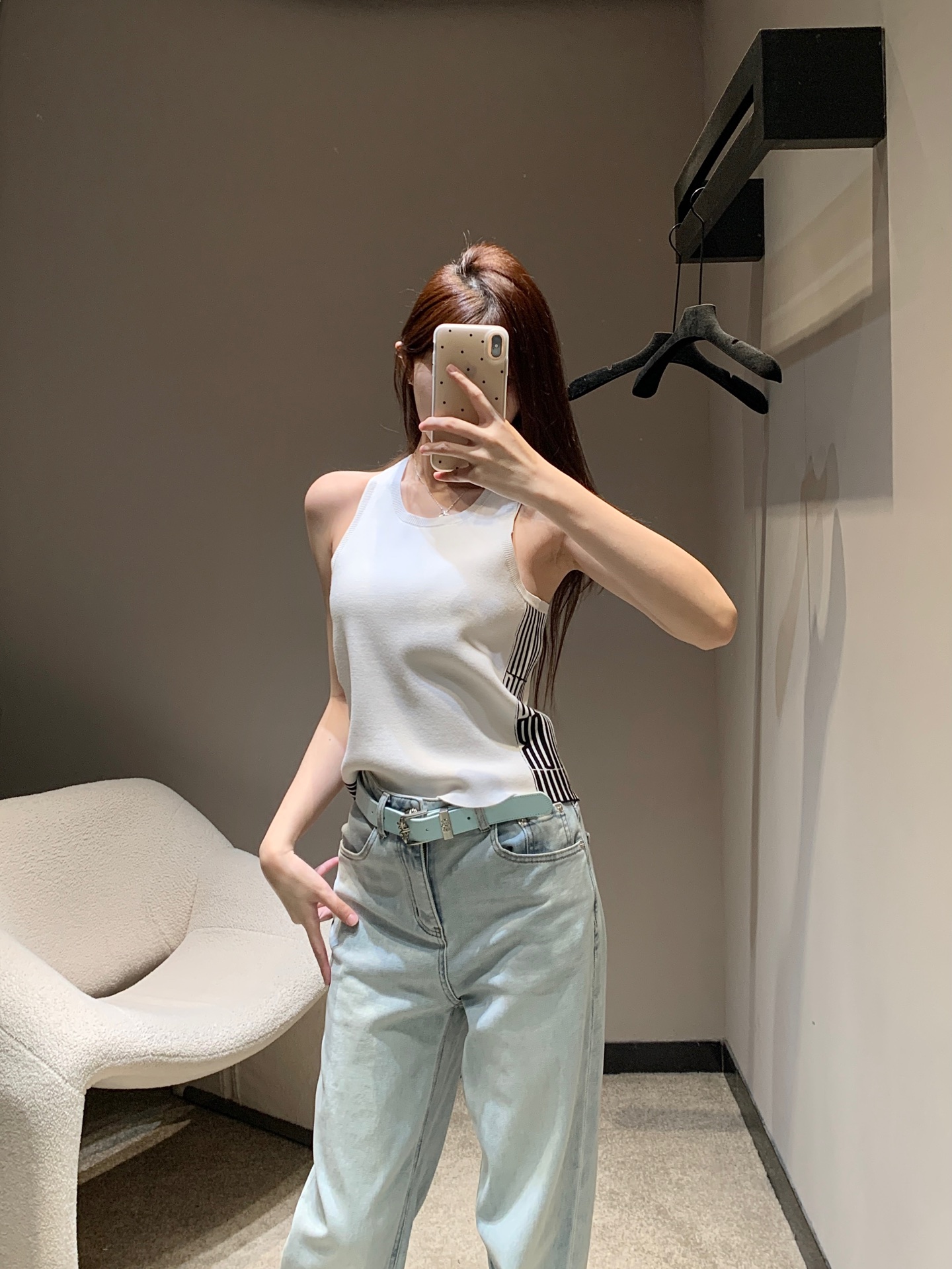 NO:318962,Batch Dio* 25SS Spring and Summer New Knitted Vest Tops | Exclusive High-end Production!  High-end black and white super white tones!  The classic style looks huge and slim!  The imported yarn has a great texture!  Lightweight, breathable and comfortable. It is elegant and fashionable for a young girl to reduce her temperament!  A rich and beautiful woman must come in!  S/M/L,dior,alexander wang19860909批 Dio* 25SS春夏新款 针织背心上衣丨独家高版出品！高级黑白超级显白的色调！经典版型上身巨显瘦！进口纱线质感超赞！轻盈透气舒适.减龄少女气质优雅又时髦单品！白富美必入！现货发售S/M/L,,dior,alexander wang,Women's clothing