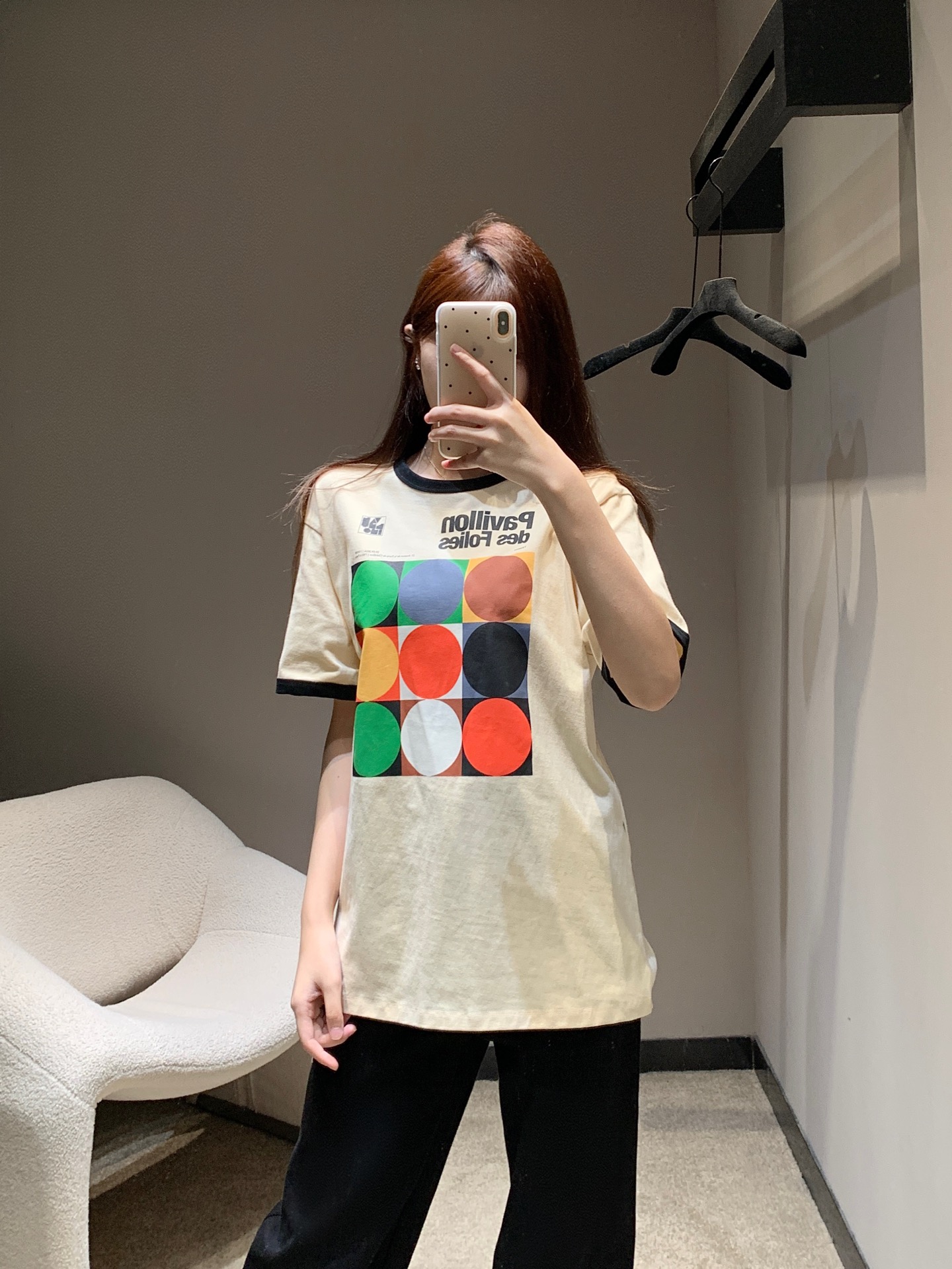 NO:318956,Batch Valentin* 25Ss Spring and Summer New Style Active Color Print Loose Edition Round Neck Short Sleeve T-shirt | Exclusive High-end Production!  Native cotton material, breathable and comfortable, full texture, loose cut, the upper body presents a casual and lazy outfit style, the square bottom dots on the front are presented in contrasting colors, the interlaced feeling and the black threaded edges on the neckline increase the beautiful and casual feeling of outfits, the inner wear is brilliant and fashionable, the letter logo on the chest highlights the brand style, the outfit is high and age-reducing, S/M/L, valentino, T-shirt,tees, t-shirt,alexander wang19860909批 Valentin* 25Ss春夏新款 活性彩色印花宽松版圆领短袖T恤丨独家高版出品！原生全棉材质 透气舒适 质感十足 宽松裁剪 上身呈现休闲慵懒的穿搭格调 正面方底圆点以撞色效果呈现 交错感与领口黑色螺纹包边一同作用 增加穿搭美高休闲感 单穿内搭都出彩时髦 胸前点缀字母徽标 凸显品牌格调 穿搭高级减龄 现货发售S/M/L,,valentino,T-shirt,tees，t-shirt,alexander wang,Women's clothing