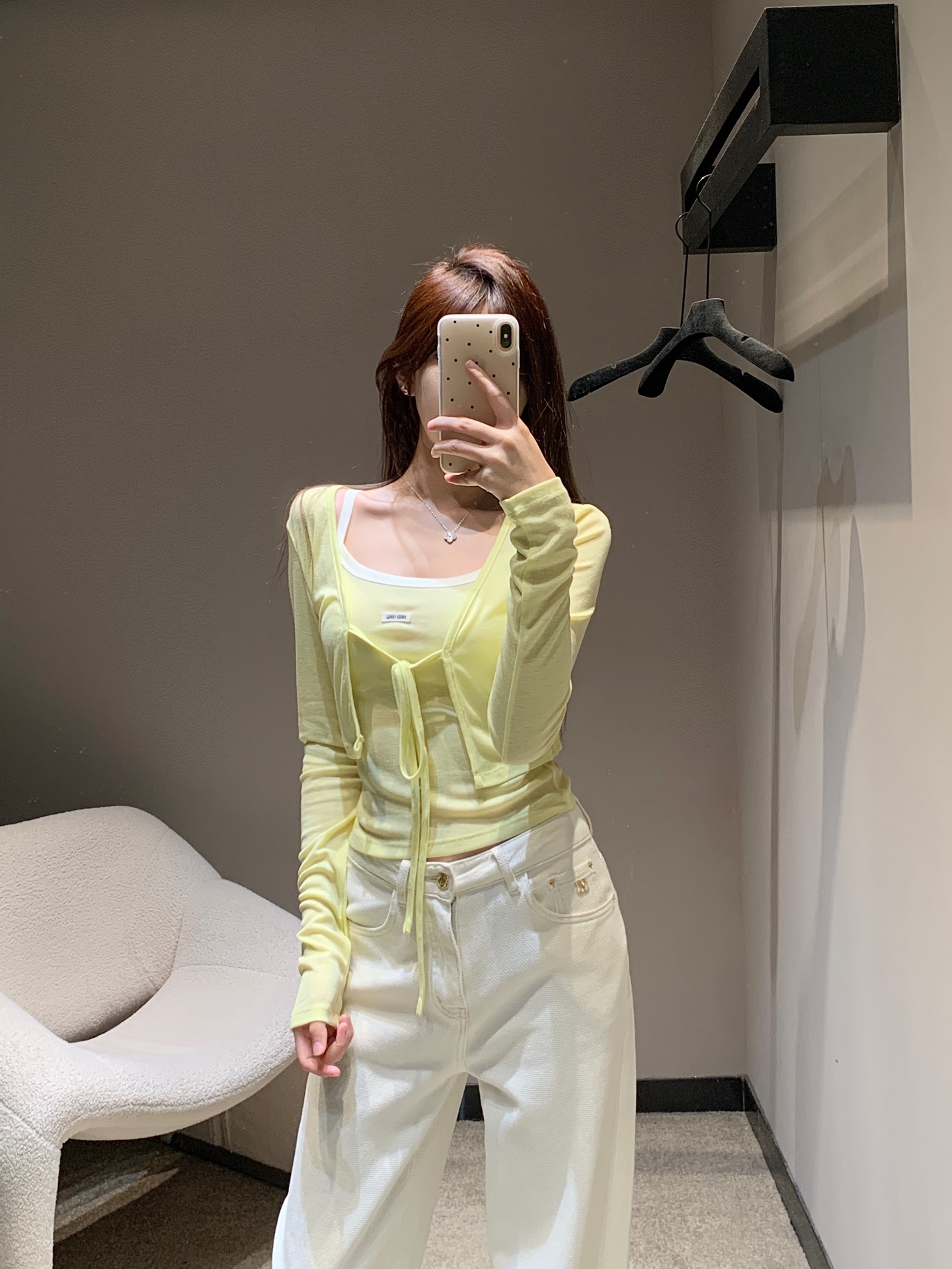 NO:319769,Batch Miumi* 25 Spring and Summer New Style Tennis suspender cardigan Two-piece Set丨Exclusive high-end production!  A high elastic series with comfortable cloud feel!  Whoever wears the upper body feels comfortable!  The strap cardigan has super elasticity!  Classic color colors are both daily and high-end, and must-have for daily outfits!  S/M/L, miumiu, alexander wang19860909批 Miumi* 25春夏新款 天丝吊带开衫两件套丨独家高版出品！云感舒适的高弹力系列！上身的触感谁穿谁知道的舒服！吊带开衫 面料弹力超级好！色系经典 颜色都是日常又高级,日常穿搭必备！现货发售S/M/L,,miumiu,alexander wang,Women's clothing