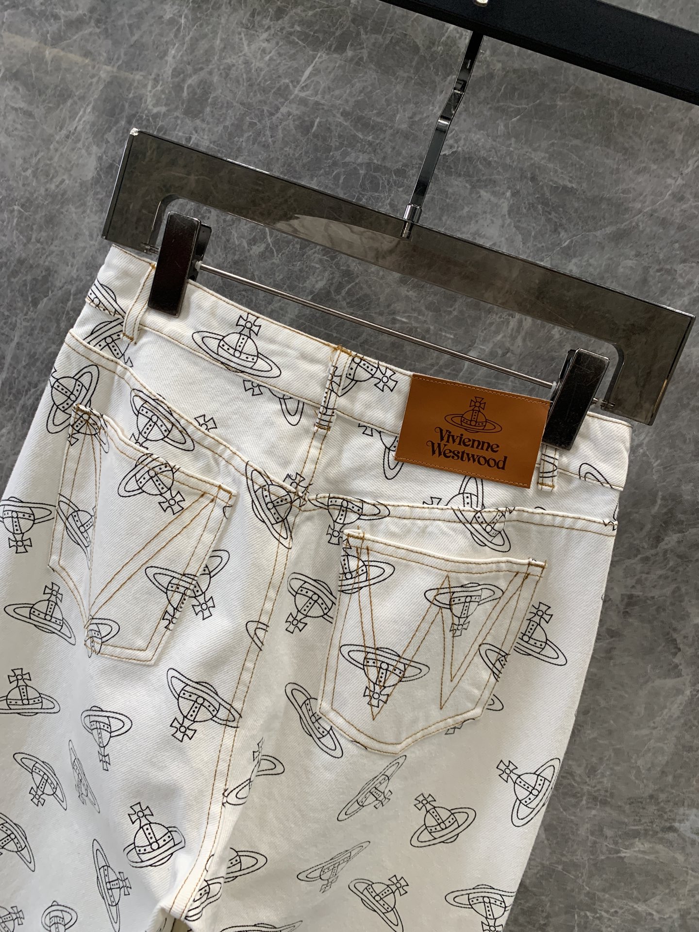 Vivienne Westwood Dress Collection: High-Quality, Stylish, Unique, Fast Delivery Available - 图片 4