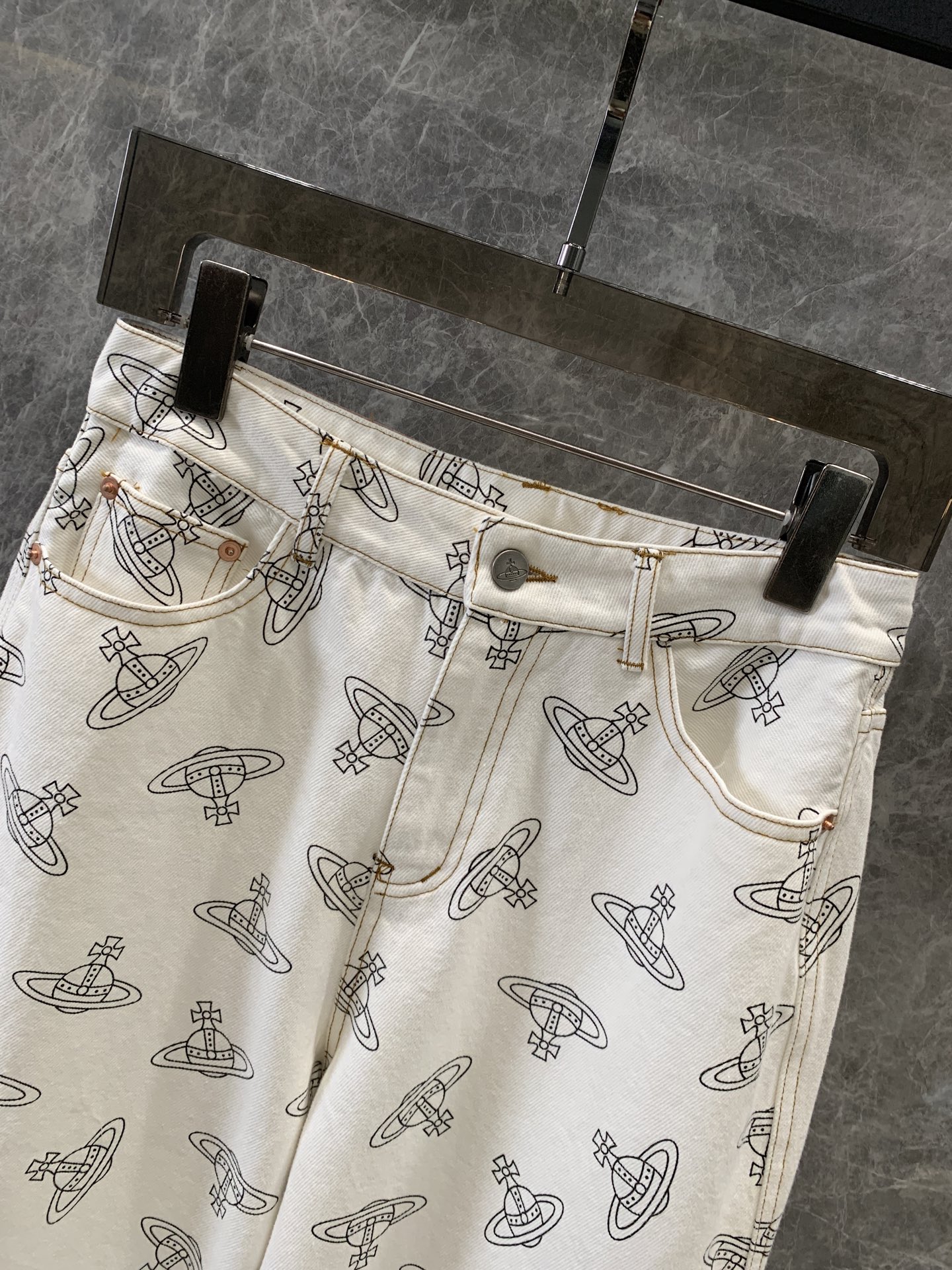 Vivienne Westwood Dress Collection: High-Quality, Stylish, Unique, Fast Delivery Available - 图片 3