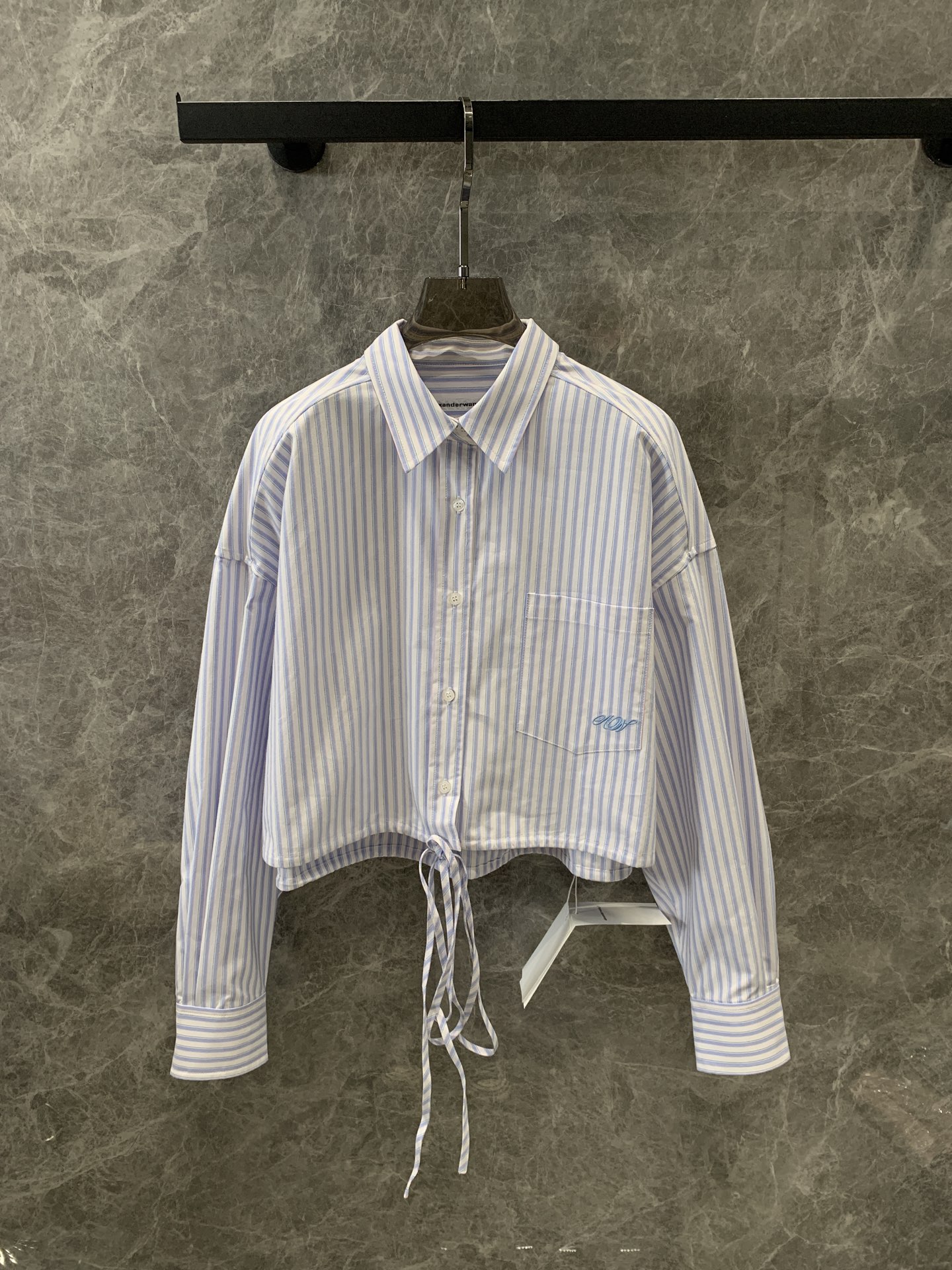 High-Quality Women’s Striped Shirt by Alexa*der Wang: Exclusive Spring Collection with Unique Details - 图片 1