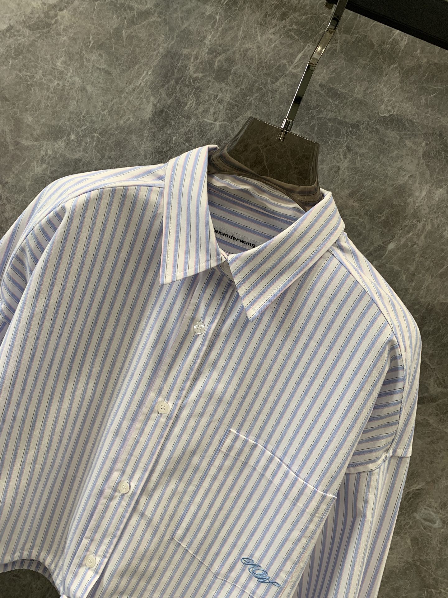 High-Quality Women’s Striped Shirt by Alexa*der Wang: Exclusive Spring Collection with Unique Details - 图片 3