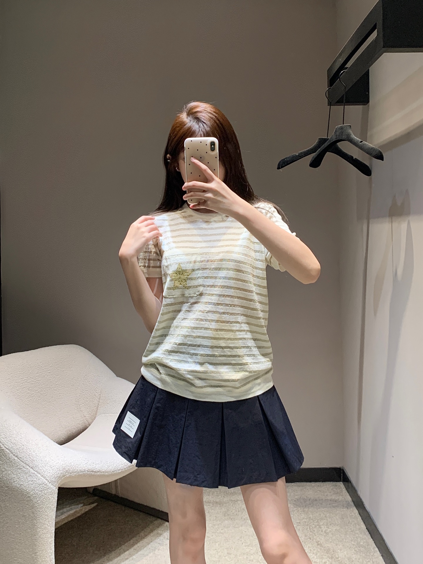 NO:329738,Batch Dio* 25Ss Spring and Summer New Style Line Knitted Five-pointed Star Short Sleeve Top | Exclusive YB Development!  High-end production!  An overlooked knitted tee linen series was bought and found that it was really fragrant. The design that was different from the street was unique. ~~The golden five-pointed star and streamer elements. The penetration of the print does not affect its own softness at all. Whether it is matched with a skirt or jeans, a full spring and summer atmosphere. S/M/L, dior, skirts, jeans, T-shirt, alexander wang19860909批 Dio* 25Ss春夏新款 亚麻针织五角星短袖上衣丨独家yb开发！高版出品！被忽略的一件颜值针织tee 亚麻系列入手了才发现真的香 区别满大街的设计它独美 ~~金色五角星加飘带元素 渗透印花完全不影响本身的柔软 不论搭配半裙还是牛仔裤 满满的春夏氛围 现货发售S/M/L,,dior,skirts,jeans,T-shirt,alexander wang,Women's clothing