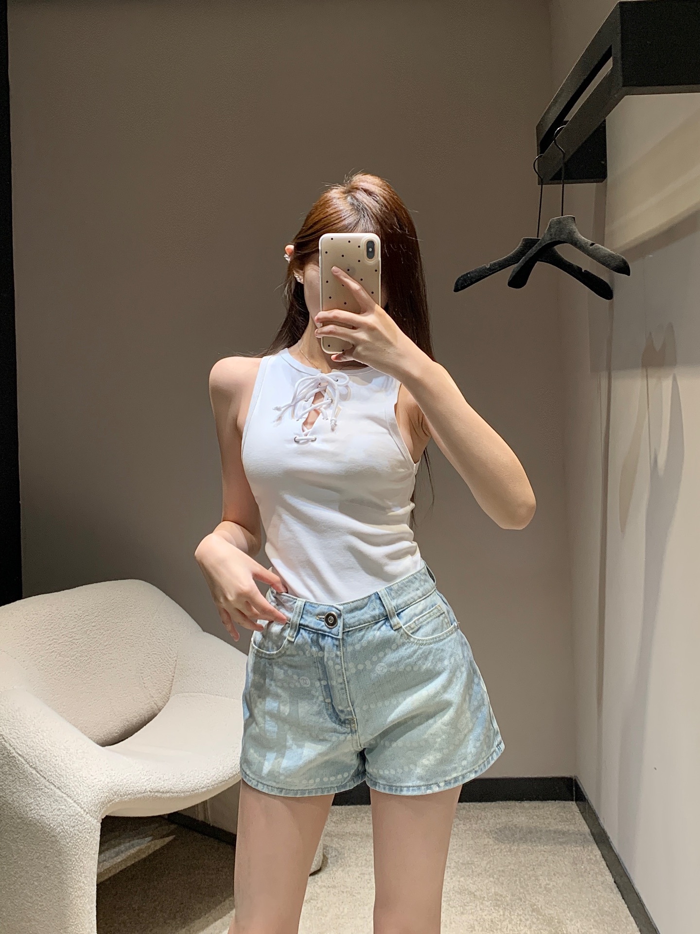 Chanel 25Ss Laser Pearl Chain Denim Shorts - High-Waisted, Chic Design