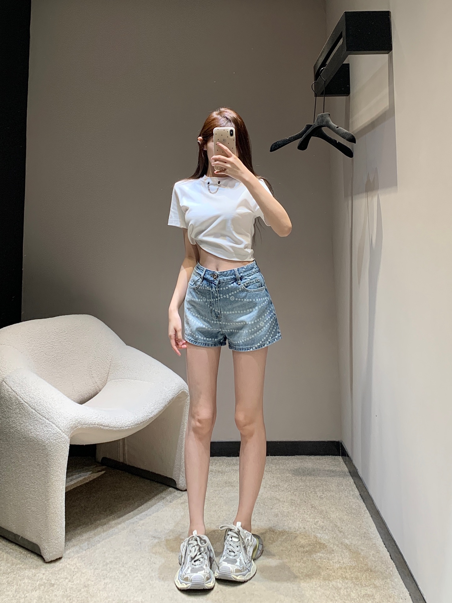 Chanel 25SS Women's Laser Pearl Chain Denim Shorts - Stylish & Chic 9 i1743751750970 2544 0 8