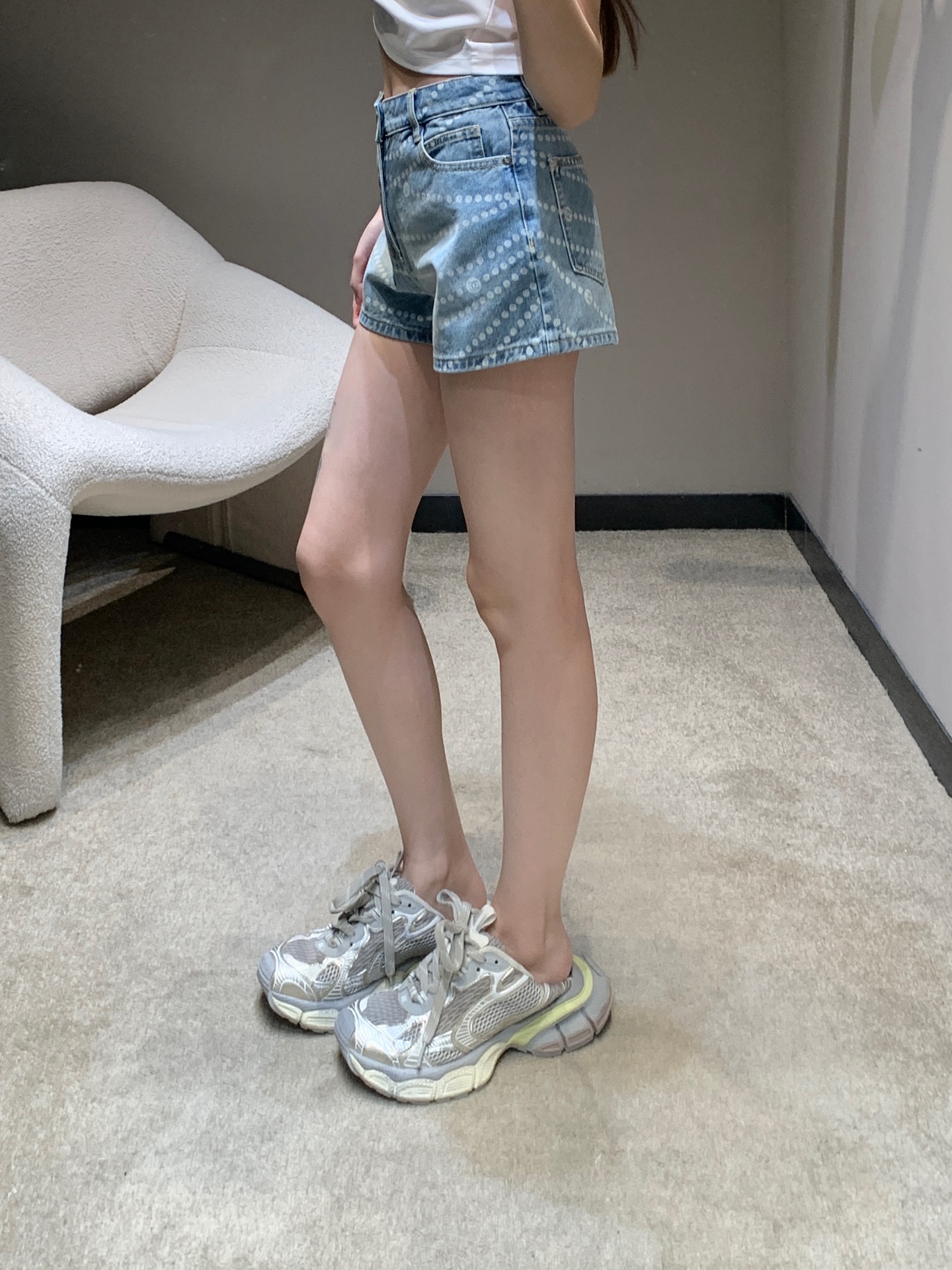 Chanel 25SS Women's Laser Pearl Chain Denim Shorts - Stylish & Chic 8 i1743751750975 7570 0 7