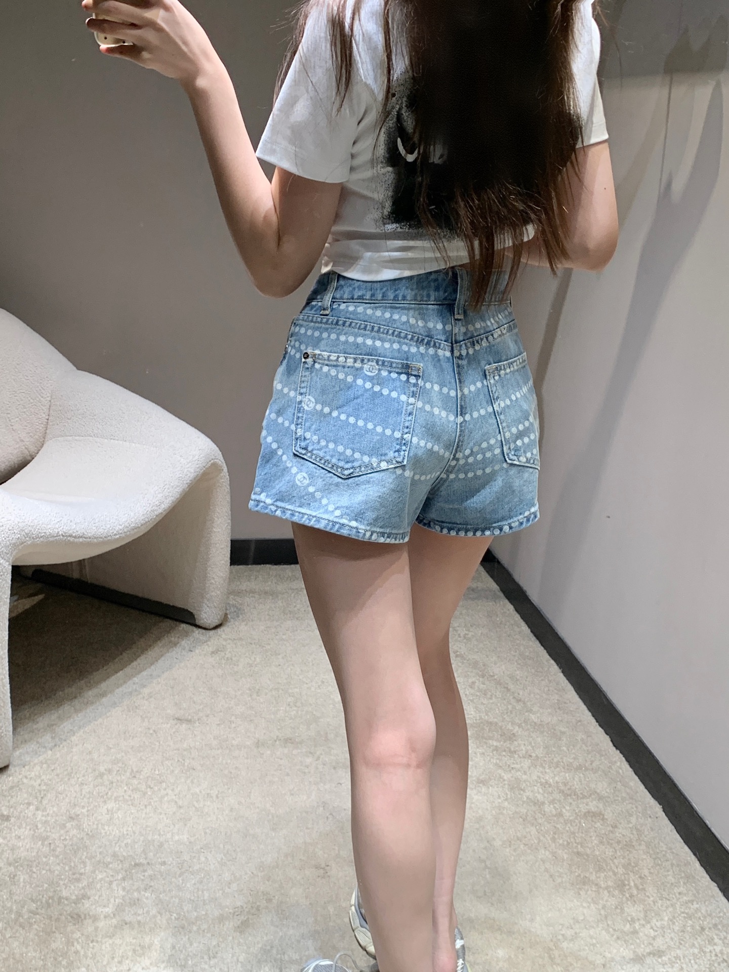 Chanel 25SS Women's Laser Pearl Chain Denim Shorts - Stylish & Chic 6 i1743751752105 2858 0 5