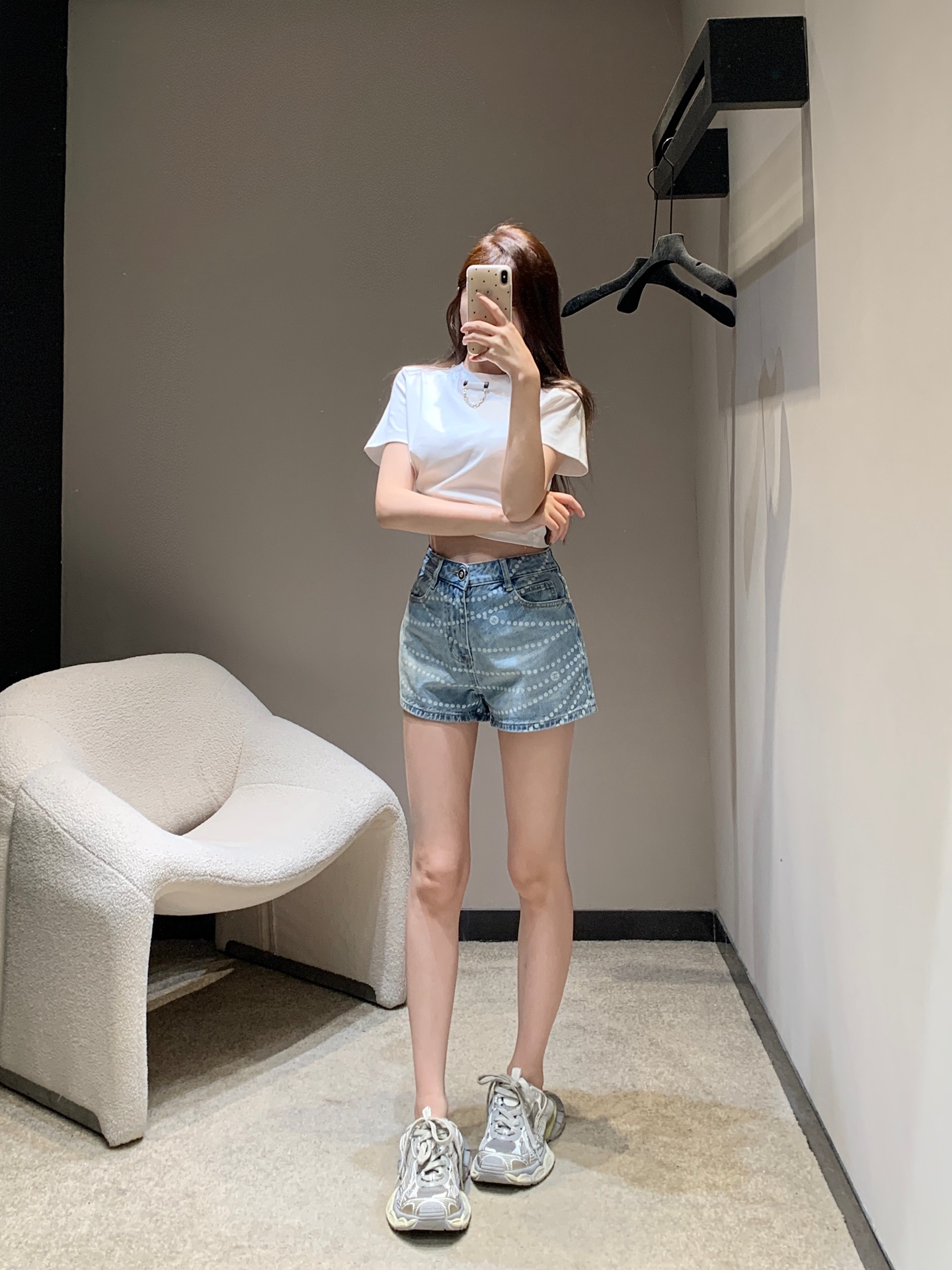 Chanel 25SS Women's Laser Pearl Chain Denim Shorts - Stylish & Chic 3 i1743751753193 2531 0 1