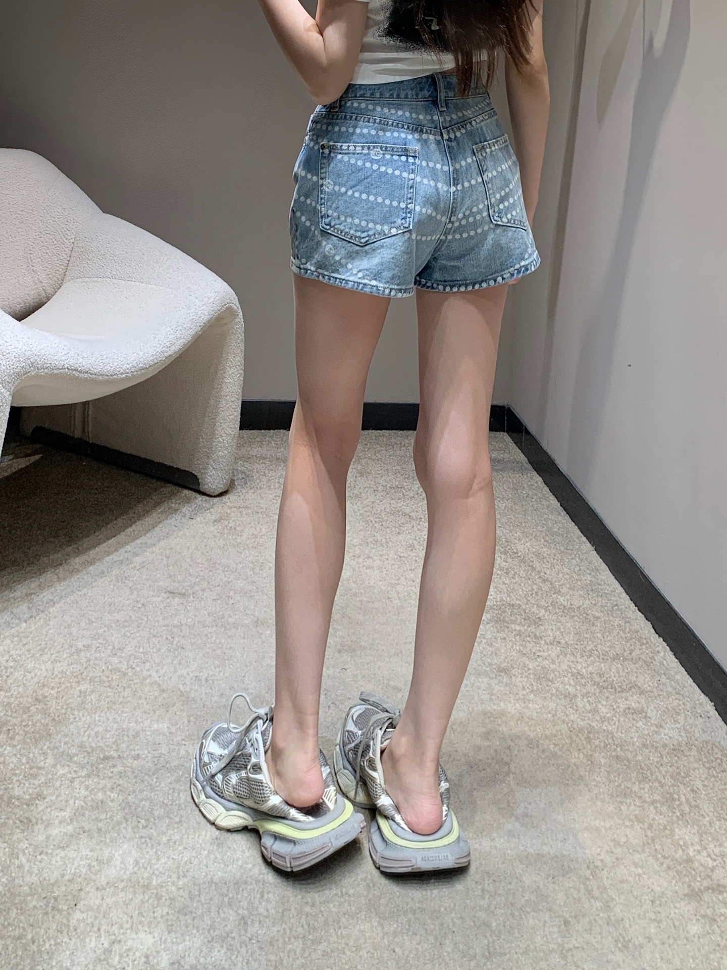 Chanel 25SS Women's Laser Pearl Chain Denim Shorts - Stylish & Chic 4 i1743751753215 3441 0 2