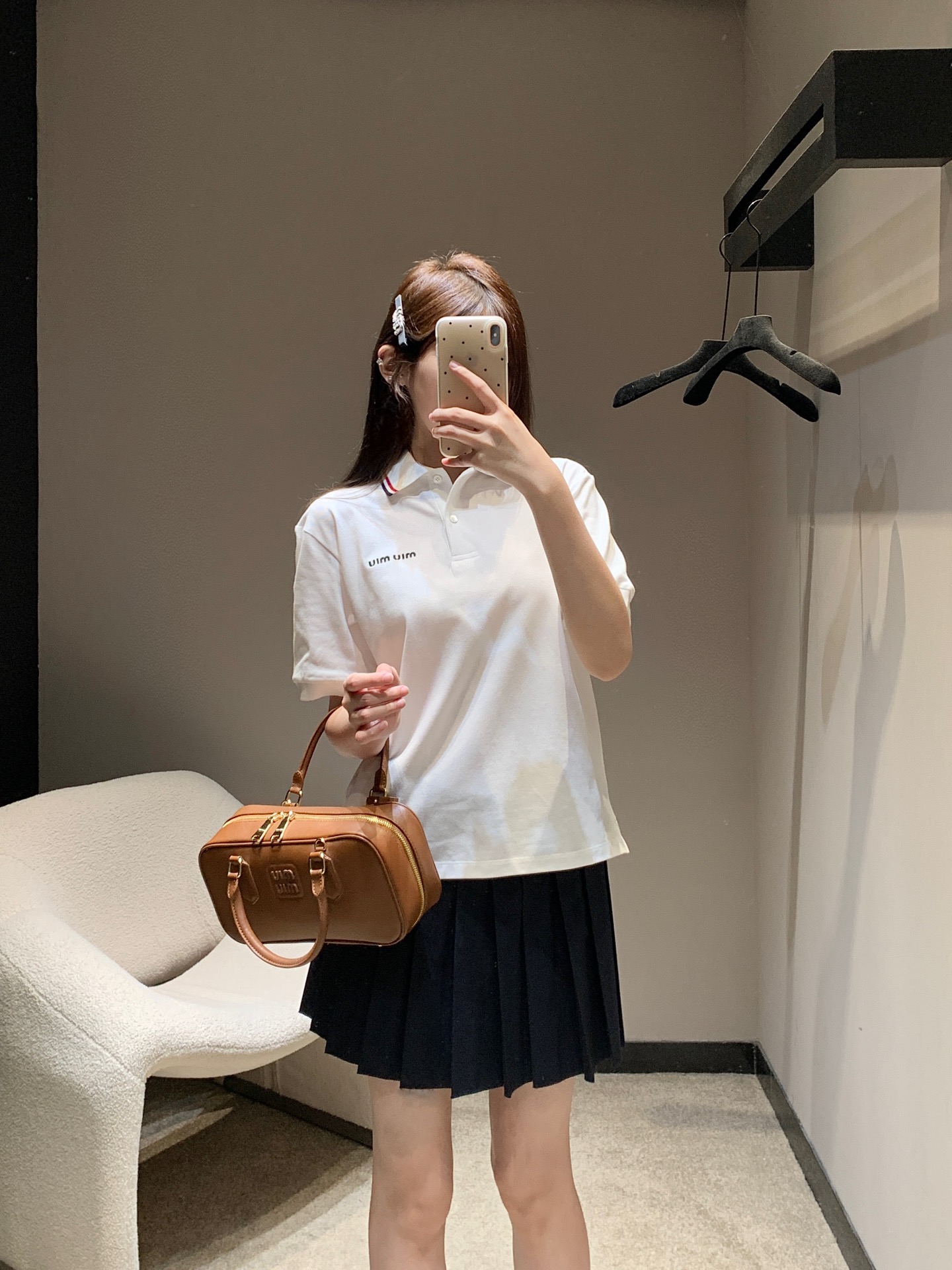 NO:329747,MiuMi* 25Ss spring and summer new style, positioned embroidered letters short-sleeved Polo shirt丨Exclusive high-end production!  Love the fashionable style of intellectuals!  Loose short style stylish essentials unlock all outfits!  Customized ribbed collars are fashionable and high-end!  Highly recommend the private retention model, available in stock S/M/L, miumiu, T-shirt, alexander wang19860909批MiuMi* 25Ss春夏新款 定位刺绣字母短袖Polo衫丨独家高版出品！超爱知识分子时髦风！宽松短款版型时髦精必备单品解锁所有穿搭！定制配色罗纹领时髦又高级！强烈推荐自留款,现货发售 S/M/L,,miumiu,T-shirt,alexander wang,Women's clothing