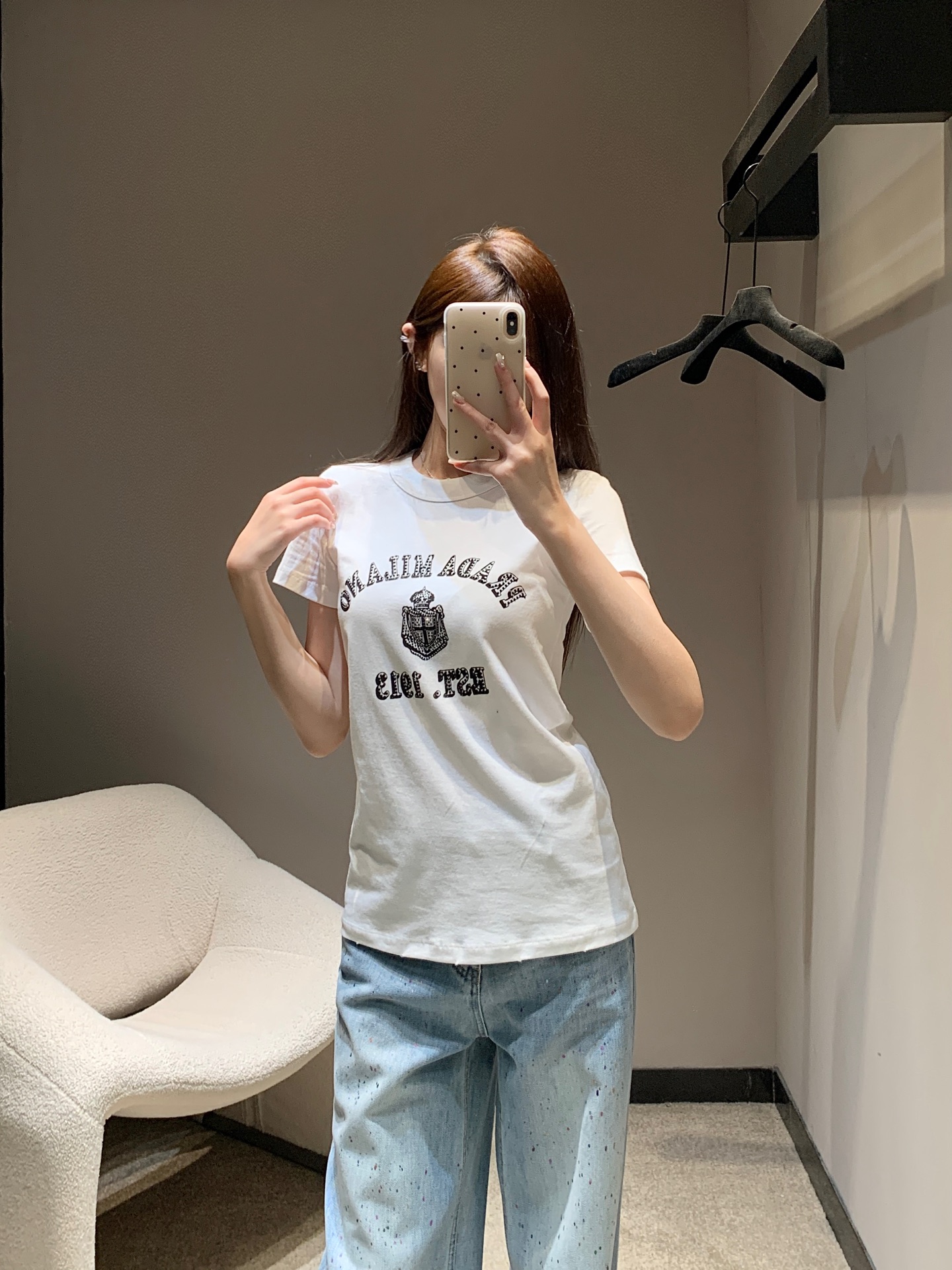 NO:329844,Prad* 25Ss Spring and Summer New Style, Ironed Diamond Letter Printed Short-Sleeve T-Shirt丨Exclusive High-Performance Production!  It's simply beautiful, it's easy to match without picking your face and making you look slimmer!  The slim fit style is paired with high-waisted wide-leg pants or short skirts, which is simply beautiful!  Easy to wear the casual and lazy feeling of INS bloggers. S/M/L, prada, skirts, T-shirt, tees, t-shirt, alexander wang19860909批 Prad* 25Ss春夏新款 烫钻字母印花短袖T恤丨独家高版出品！简直美极了,不挑脸型易搭更显瘦！修身款的版型 搭配高腰阔腿裤或短裙 简直美炸了！轻松穿出INS博主那种随意慵懒感 现货发售S/M/L,,prada,skirts,T-shirt,tees，t-shirt,alexander wang,Women's clothing