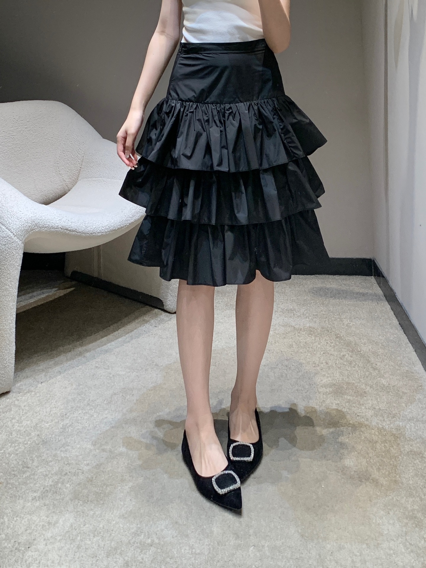 NO:329847,Batch Valent*no 25Ss early spring new product, high-waisted ruffled multi-layer cake skirt, skirt丨Exclusive high-end production!  Sweet and invincible, both age-reducing and hiding flesh. The irregular tailoring and layered edges of the ruffled skirt. The effect of wearing it is also super slim. It is fashionable and sweet. S/M/L is available in stock, valentino, skirts, alexander wang19860909批 Valent*no 25Ss早春新品 高腰荷叶边多层蛋糕裙半裙丨独家高版出品！甜美无敌 既减龄藏肉 荷叶边裙摆的不规则剪裁层次边 穿上身的效果也是超显瘦的 洋气又不失甜美 现货发售S/M/L,,valentino,skirts,alexander wang,Women's clothing