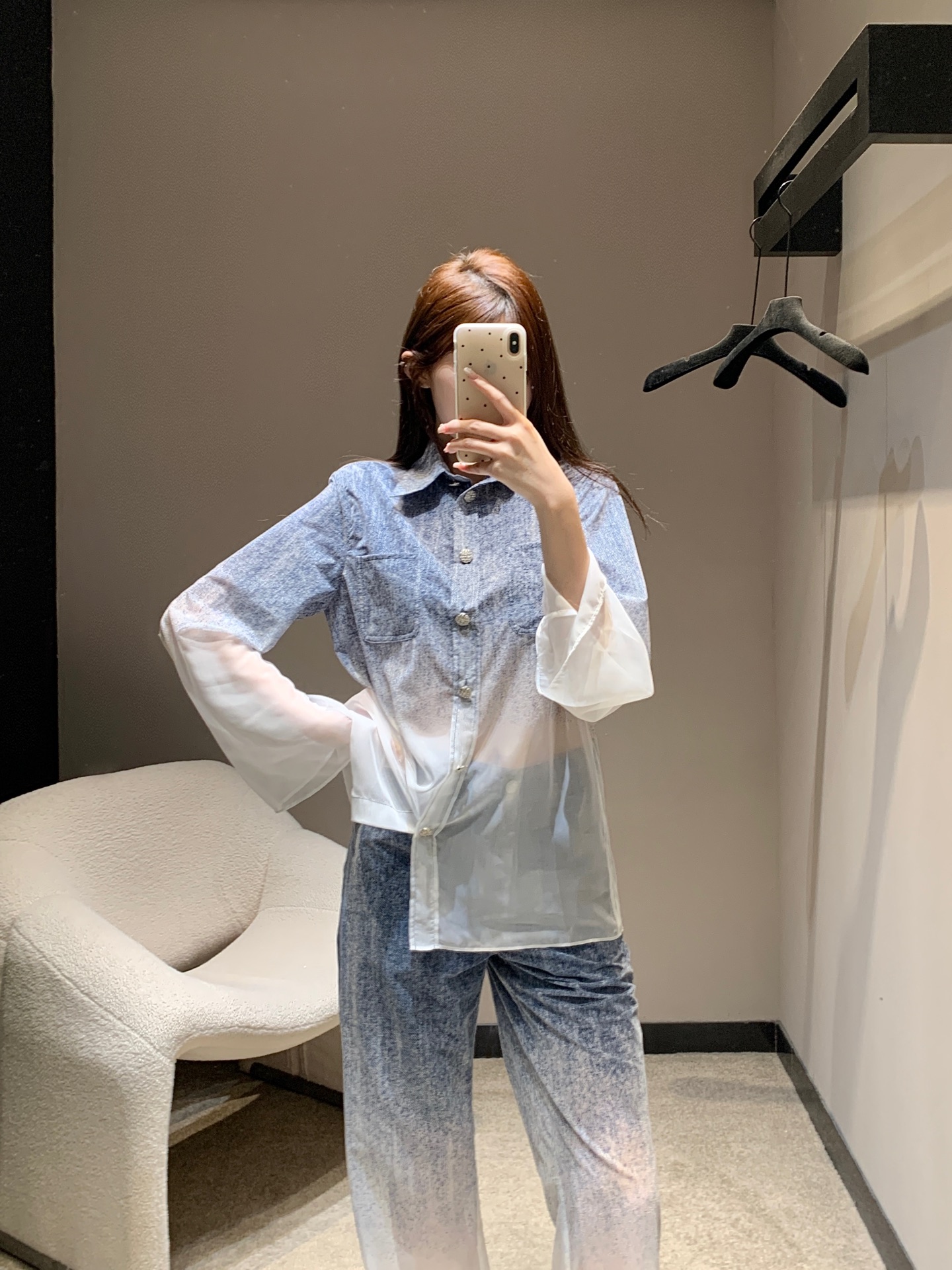 NO:330385,Pants Shirt Chane* 25SS Spring and Summer New Style Flocking Gradient Long Sleeve Shirt   Pants Set | Exclusive High-end Production!  This issue's strong push and eye-closing suit is released in a brilliant way. It can easily make you look good and unique flocking gradient design fits this year's trend. It is sweet and sexy. Suitable for girls of all sizes. It shows the proportions of the body. It is very nice whether it is matched separately or in one set in daily life!  S/M/L, chanel,shirts,alexander wang19860909裤子 衬衫 Chane* 25SS春夏新款 植绒渐变长袖衬衫 裤子套装丨独家高版出品！本期强推可闭眼入的套装闪亮登场轻轻松松就能让你颜值开挂个性独特的植绒渐变设计非常贴合今年的流行趋势 甜美又性感 适合各种身材的女孩 超级显身材比例 日常无论分开搭配或一套都非常nice！出片率超高现货发售 S/M/L,,chanel,shirts,alexander wang,Women's clothing