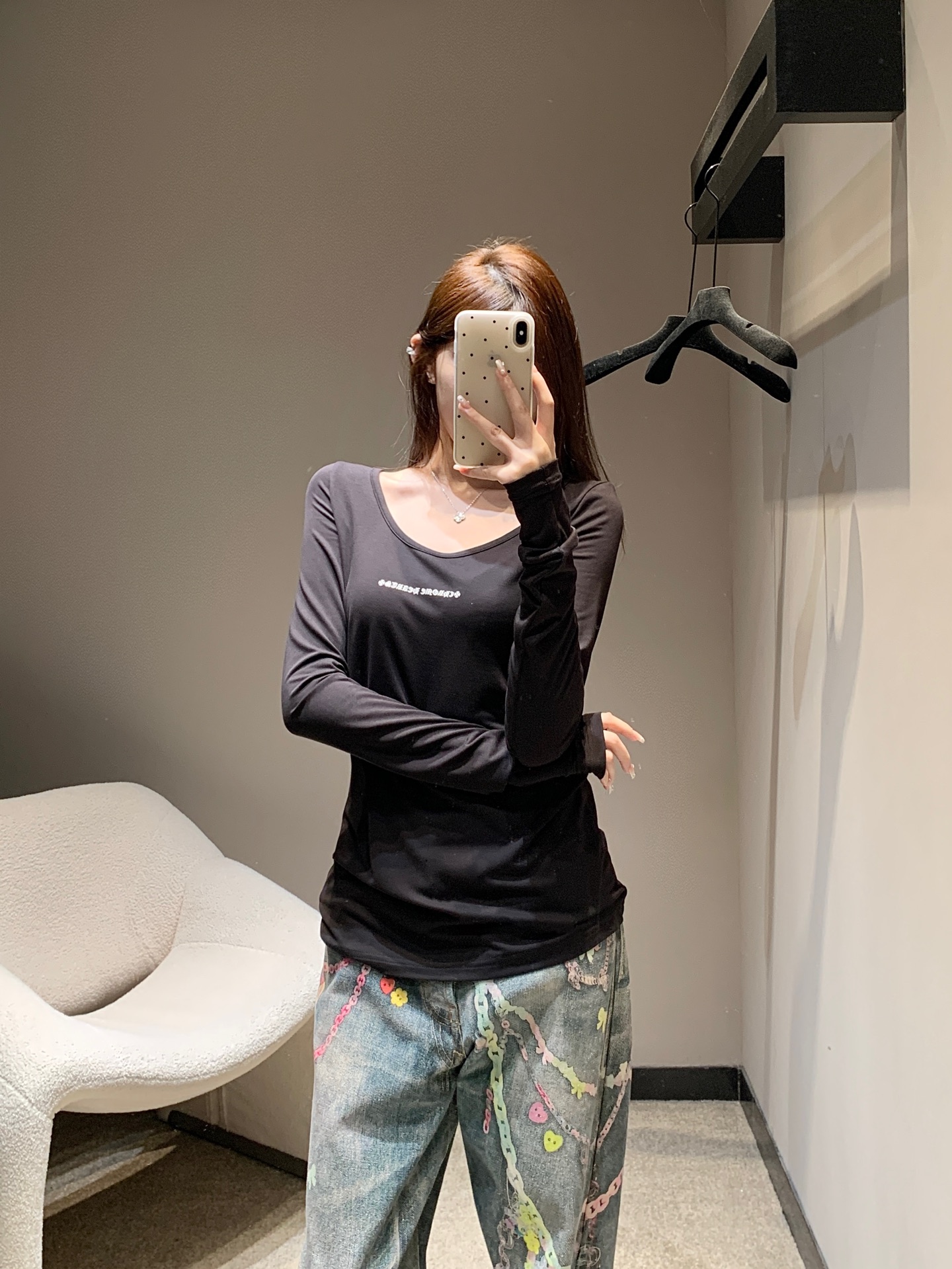 NO:330369,Chorme heart* 25ss Spring and Summer New Style, Perspective Sanskrit Printed Long Sleeve T-shirt丨Exclusive high-end production!  This base shirt is so beautiful. The effect of the film is full-scoring, and the shape really shows off your figure. It visually lengthens the proportion of the human body and looks slimmer and easy to grasp the temperament and sexy style!  It is very good in daily life, whether it is single or base. If you want a distinctive sunscreen primer in the wardrobe that you can wear at all times, don’t miss it. Everyone has a very comfortable upper body. You can just put it in with your eyes closed. Sisters, don’t worry!  S/M/L, tees, t-shirt, alexander wang19860909Chorme heart* 25ss春夏新款 透视梵文印花长袖T恤丨独家高版出品！这件打底衫也太好看了吧出片效果打满分版型真的巨显身材 视觉上拉长人体的比例 显得更加苗条轻轻松松拿捏气质性感风！日常无论是单穿还是打底 都很出彩 想要衣柜里有一件可以时时刻刻穿得出去的有特点的防晒打底衫真的别错过上身巨舒服人手一件 闭眼入的单品 姐妹们放心入就对了！现货发售S/M/L,,tees，t-shirt,alexander wang,Women's clothing