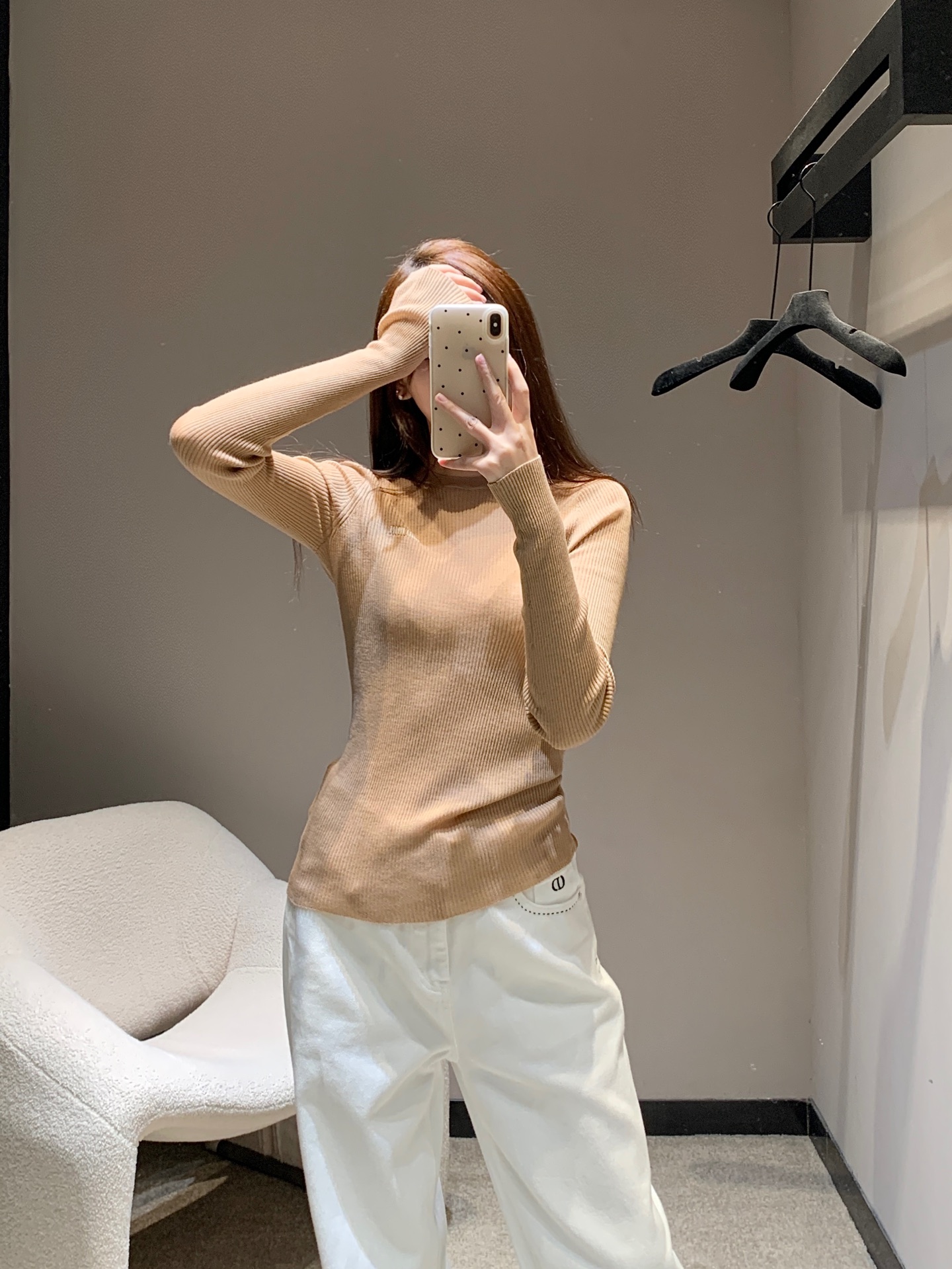 NO:418593,Miumi* 25Ss spring and summer new model micro-label logo pullover long-sleeved sweater丨Exclusive yb development!  High-end production!  The vertical stripes are super slim, the chest logo is jacquard and embellished, and it is suitable for single wear or base. The ultra-fine cashmere blended knitted fabric of fixed spun is rich in elasticity and unswerving!  The extension and rebound are very good!  The touch is soft and glutinous and super comfortable!  S/M/L, miumiu, alexander wang19860909Miumi* 25Ss春夏新款 微标logo套头长袖针织衫丨独家yb开发！高版出品！竖条纹超显瘦,胸前logo提花点缀,单穿或打底都很合适.定纺的超细腻山羊绒混纺针织面料,罗纹织面弹性丰富不勒人！延展和回弹都非常好！手感软软糯糯的超级舒服！现货发售S/M/L,,miumiu,alexander wang,Women's clothing