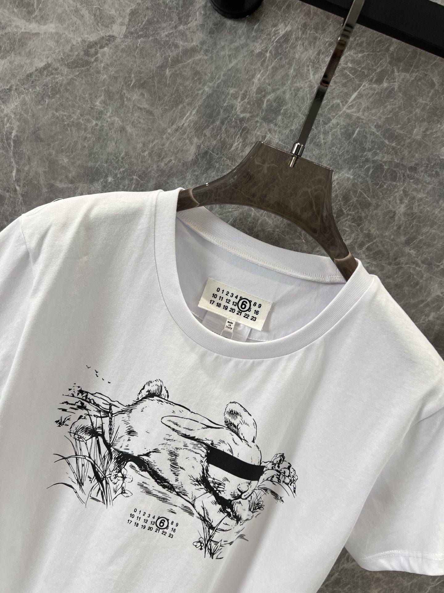 “Maison Margi*la 25ss New Rabbit-Printed T-Shirt for Women, High Quality, Various Sizes” - 图片 3
