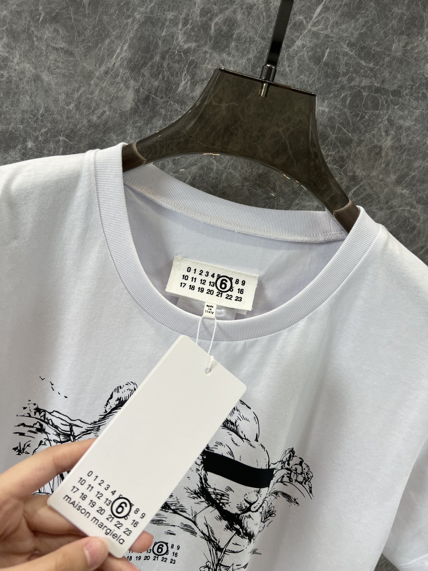 “Maison Margi*la 25ss New Rabbit-Printed T-Shirt for Women, High Quality, Various Sizes” - 图片 7