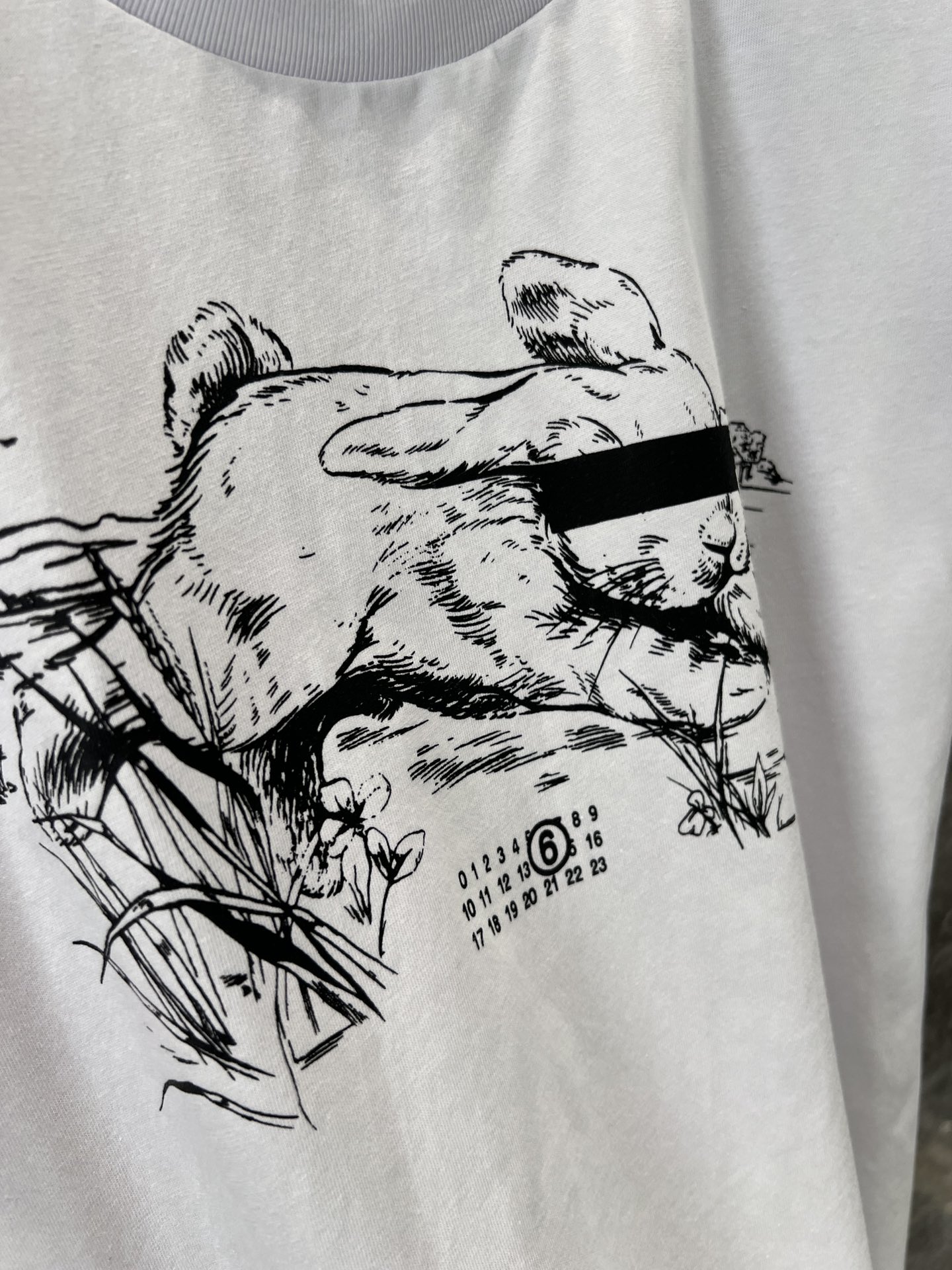 “Maison Margi*la 25ss New Rabbit-Printed T-Shirt for Women, High Quality, Various Sizes” - 图片 5